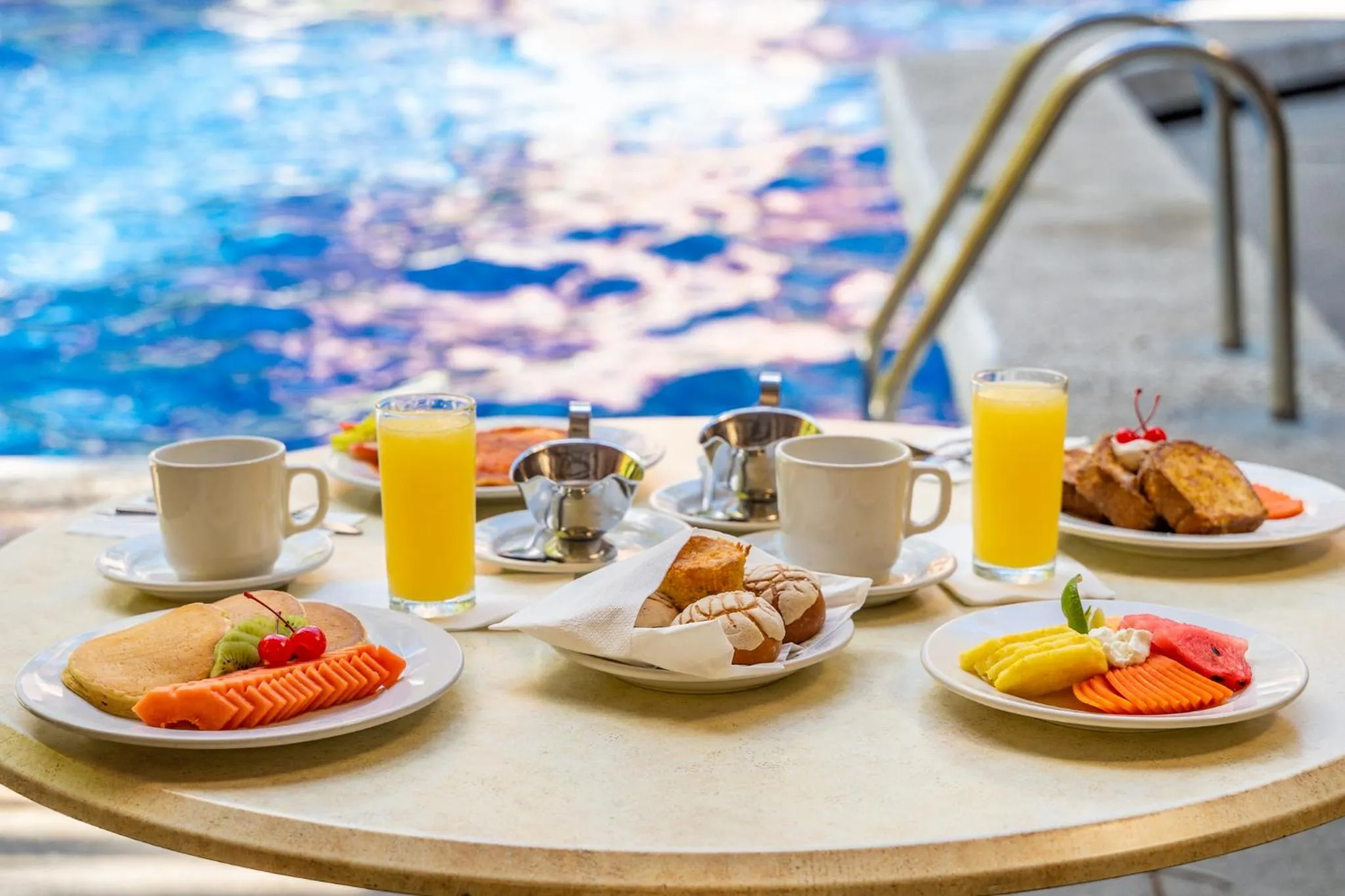 Breakfast in Hotel Castillo Huatulco & Beach Club
