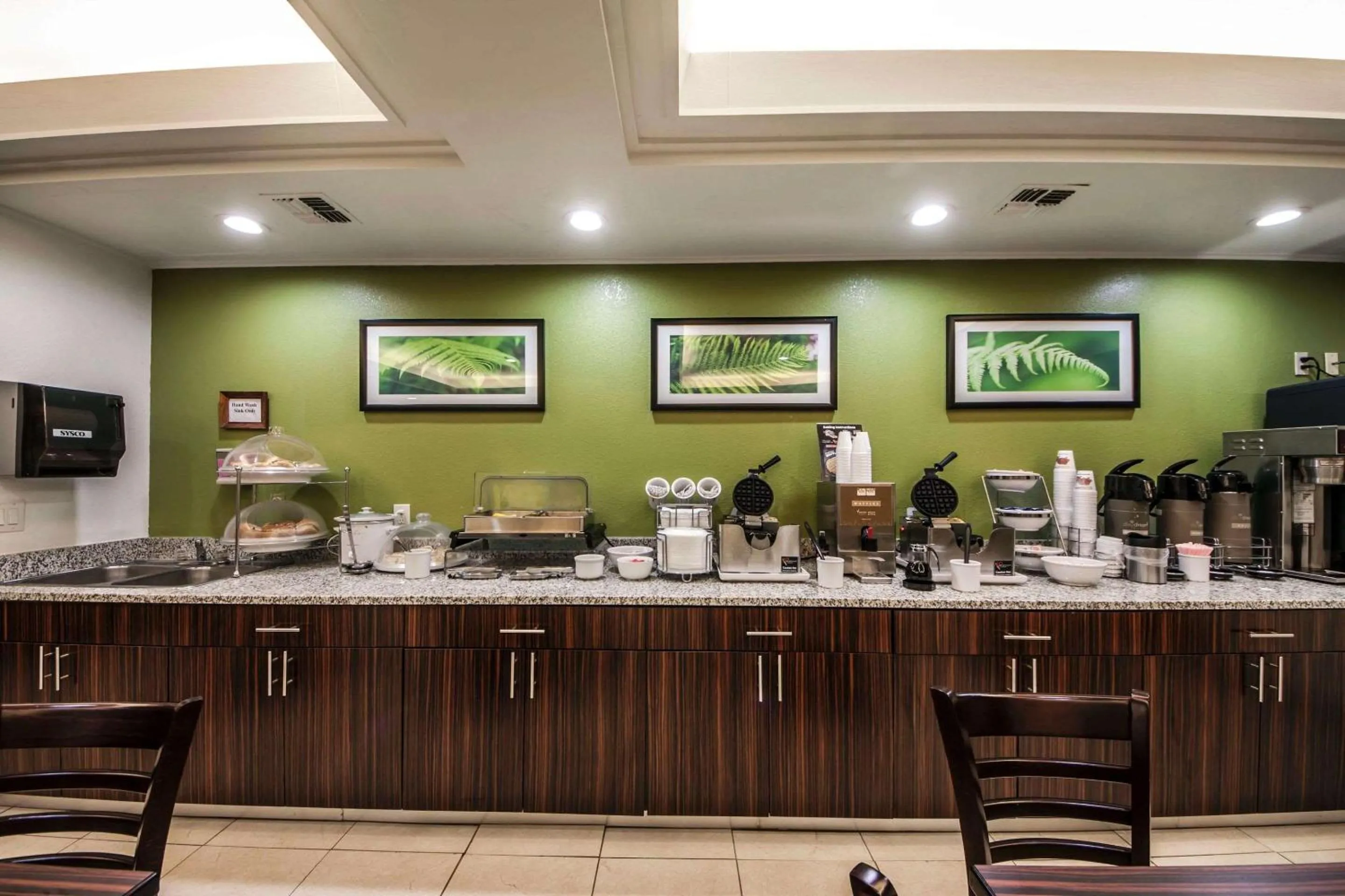 Breakfast in Sleep Inn & Suites Tulsa Central I-44