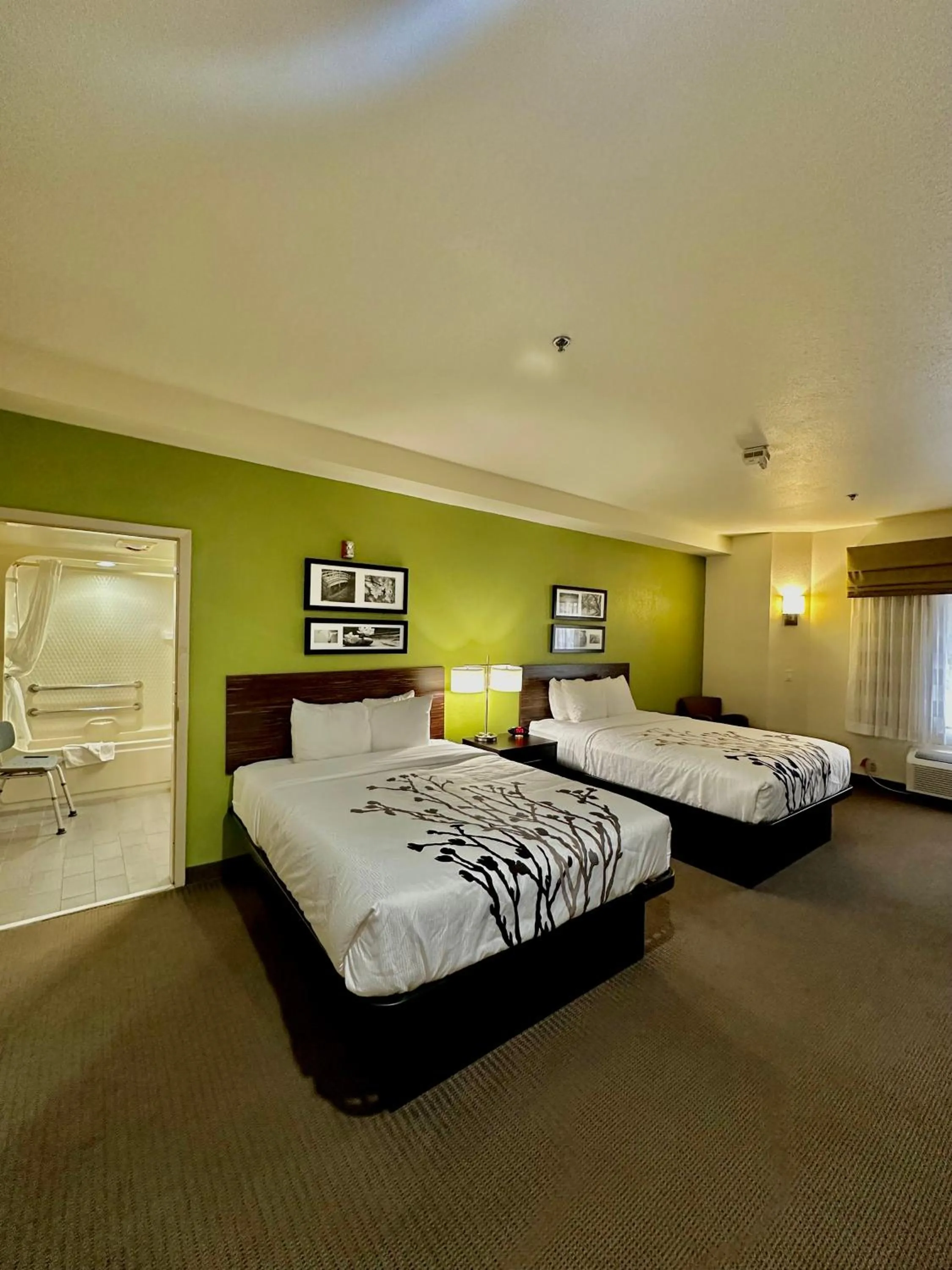 Bed in Sleep Inn & Suites Tulsa Central I-44