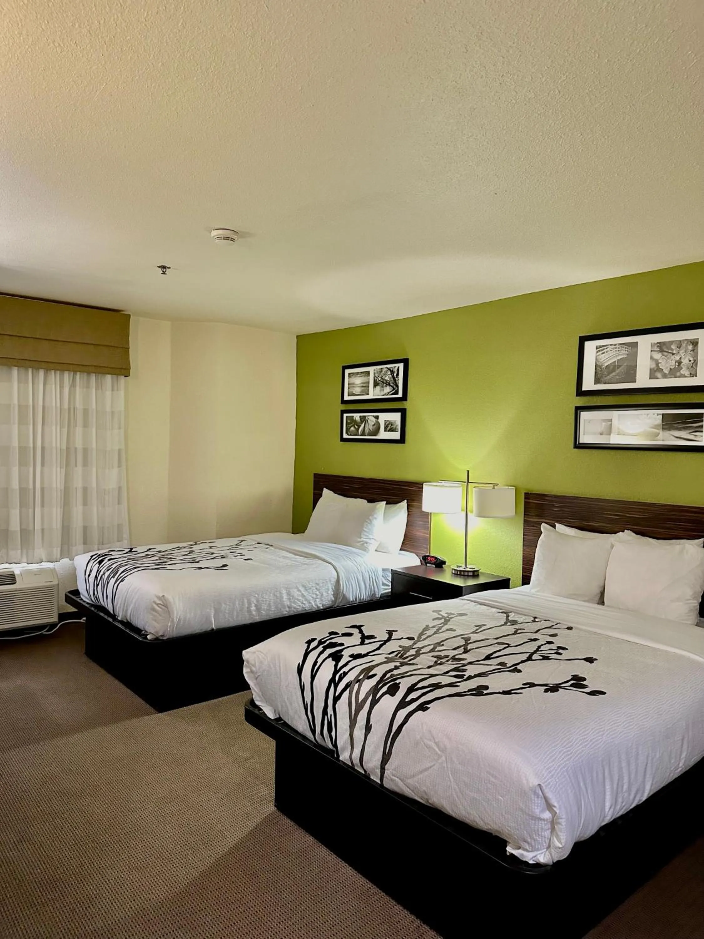 Bed in Sleep Inn & Suites Tulsa Central I-44