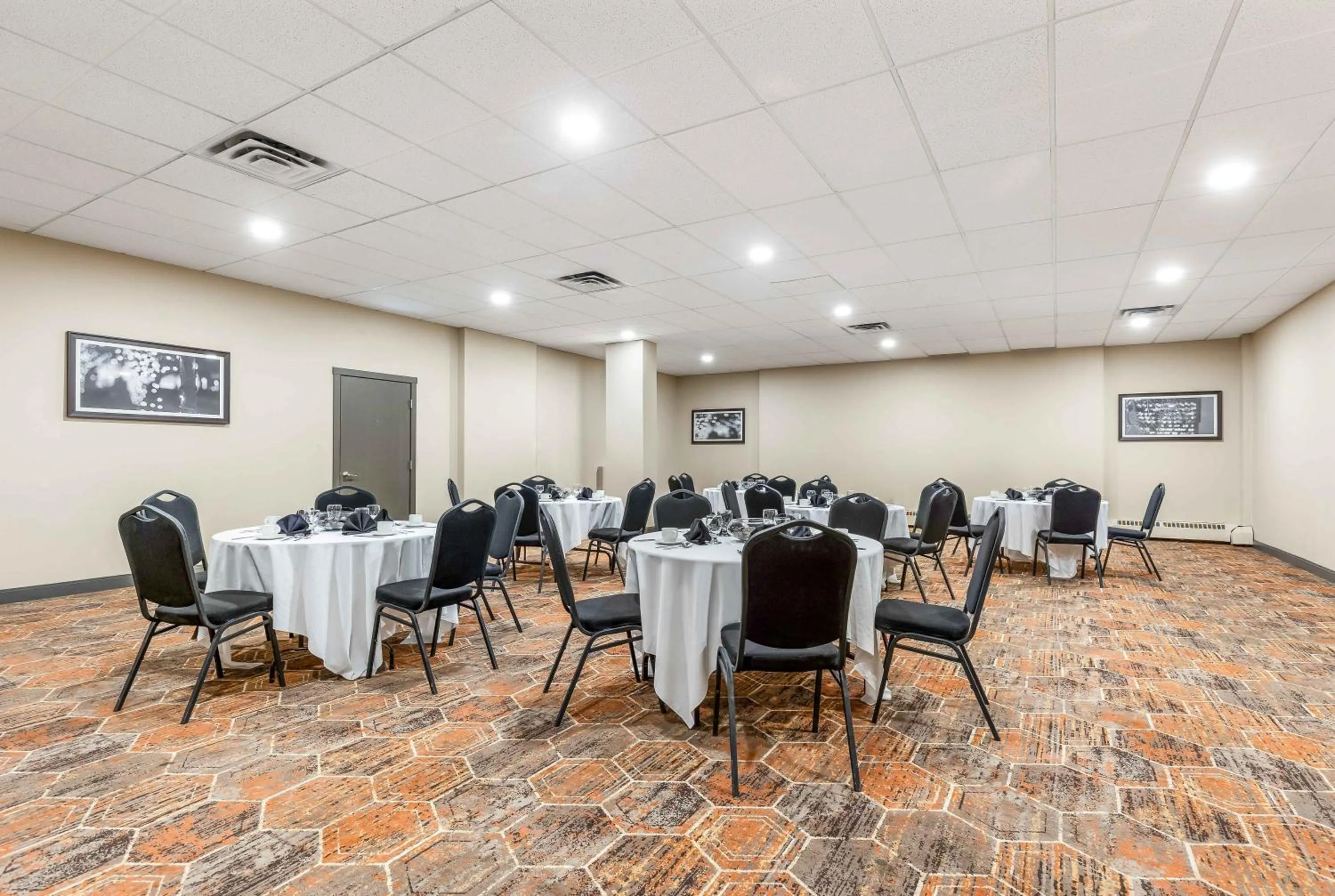 Meeting/conference room in Days Inn by Wyndham Airdrie