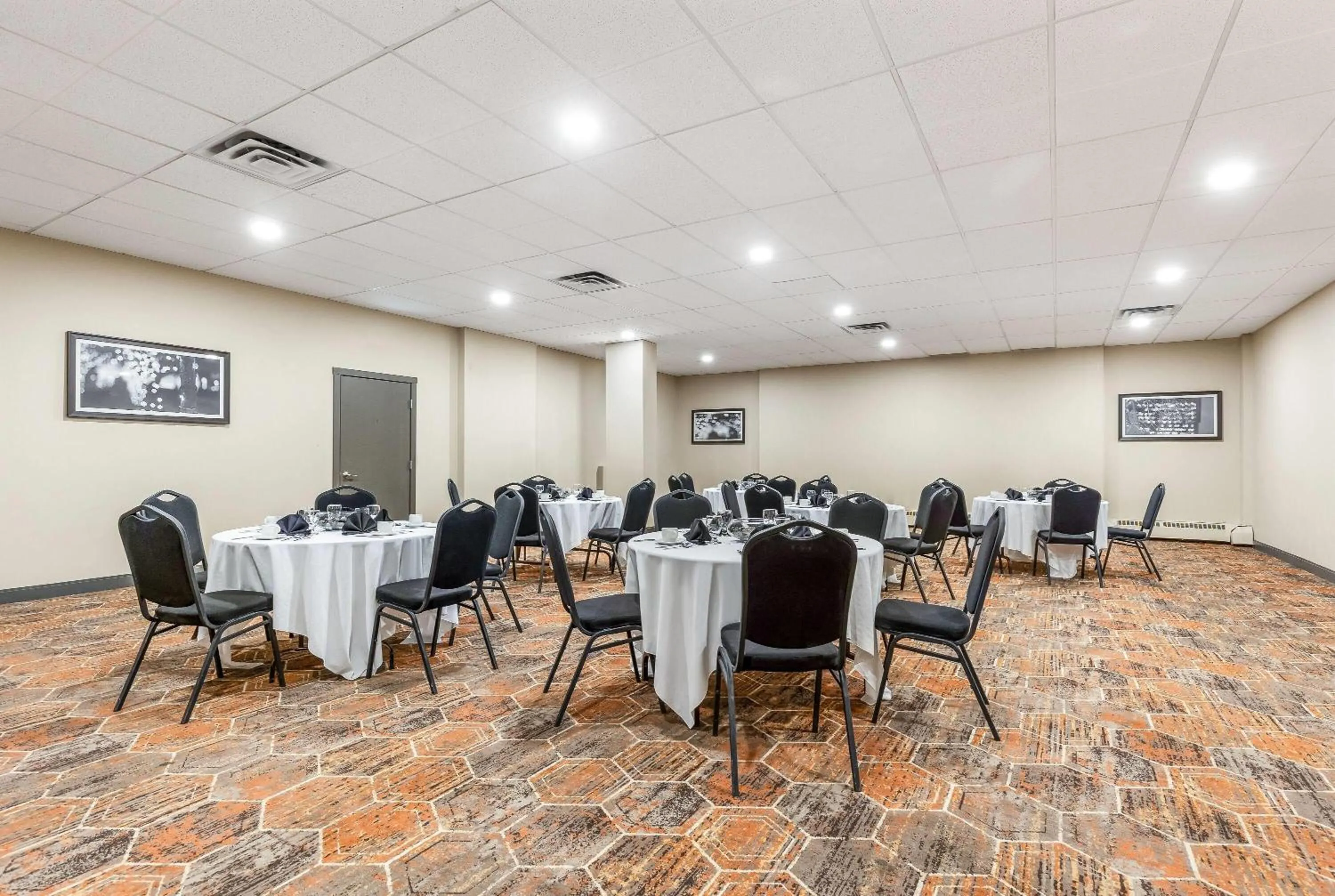 Meeting/conference room in Days Inn by Wyndham Airdrie