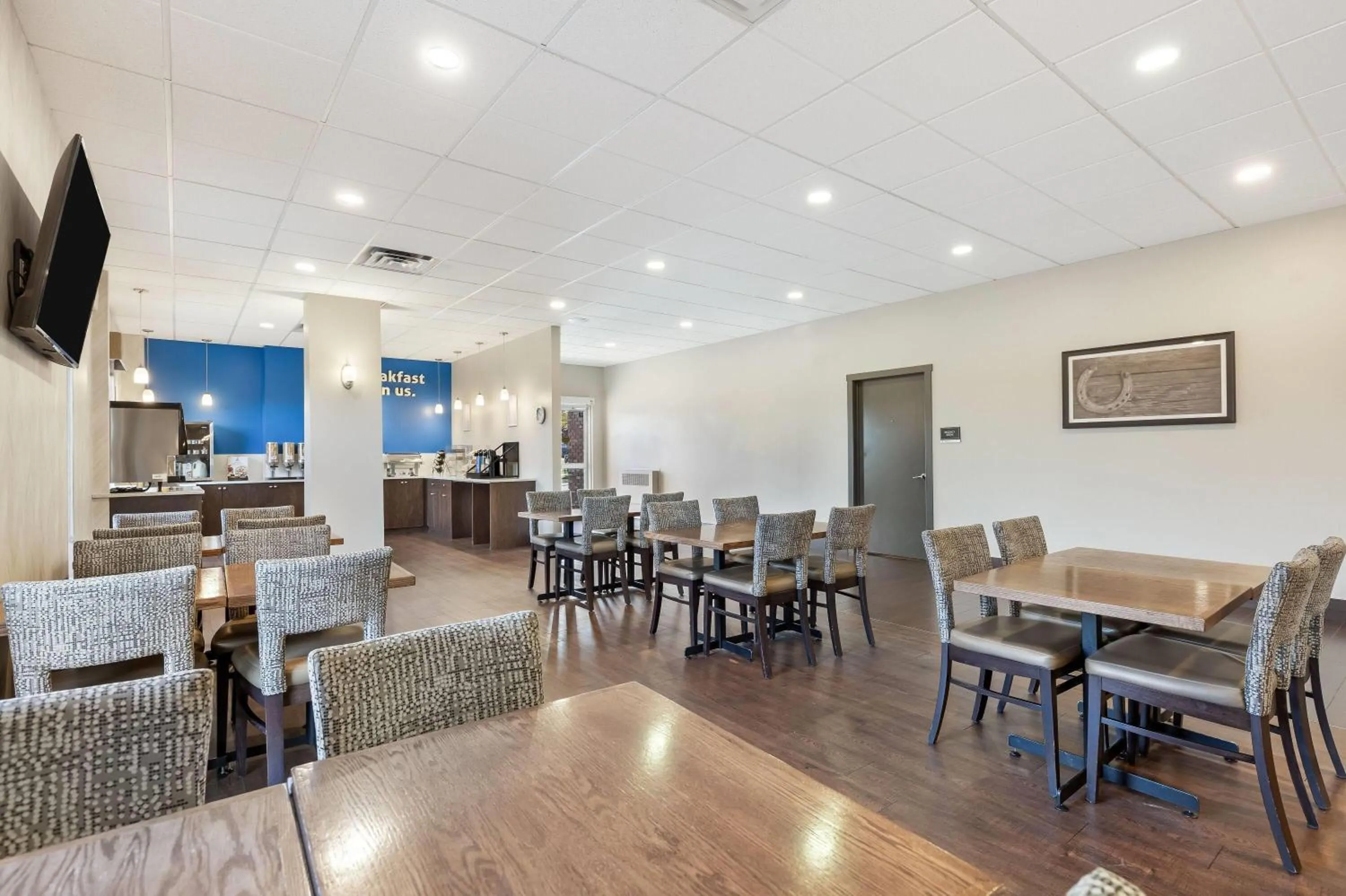 Restaurant/places to eat in Days Inn by Wyndham Airdrie