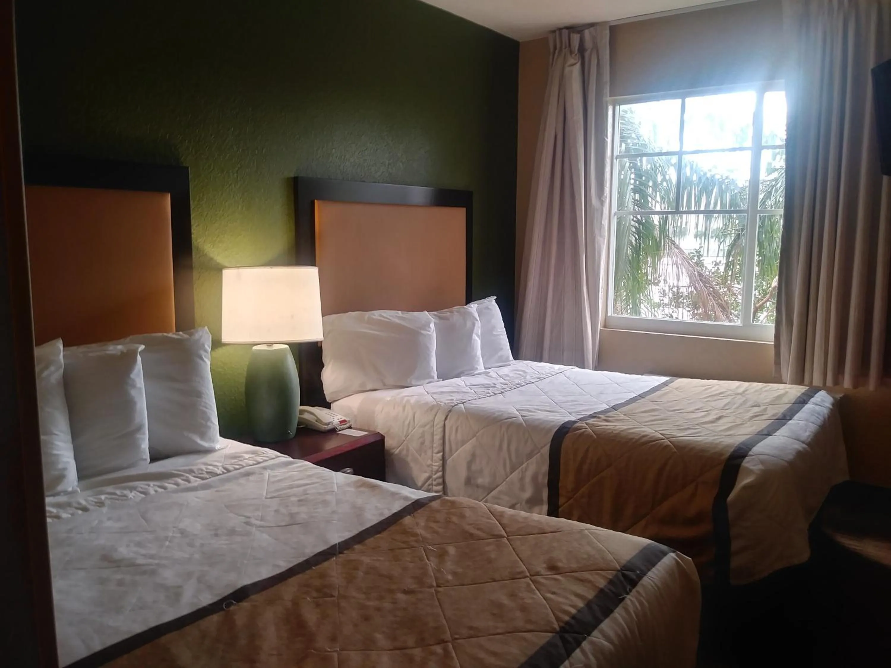 Bed in Extended Stay America Suites - Orlando - Southpark - Commodity Circle