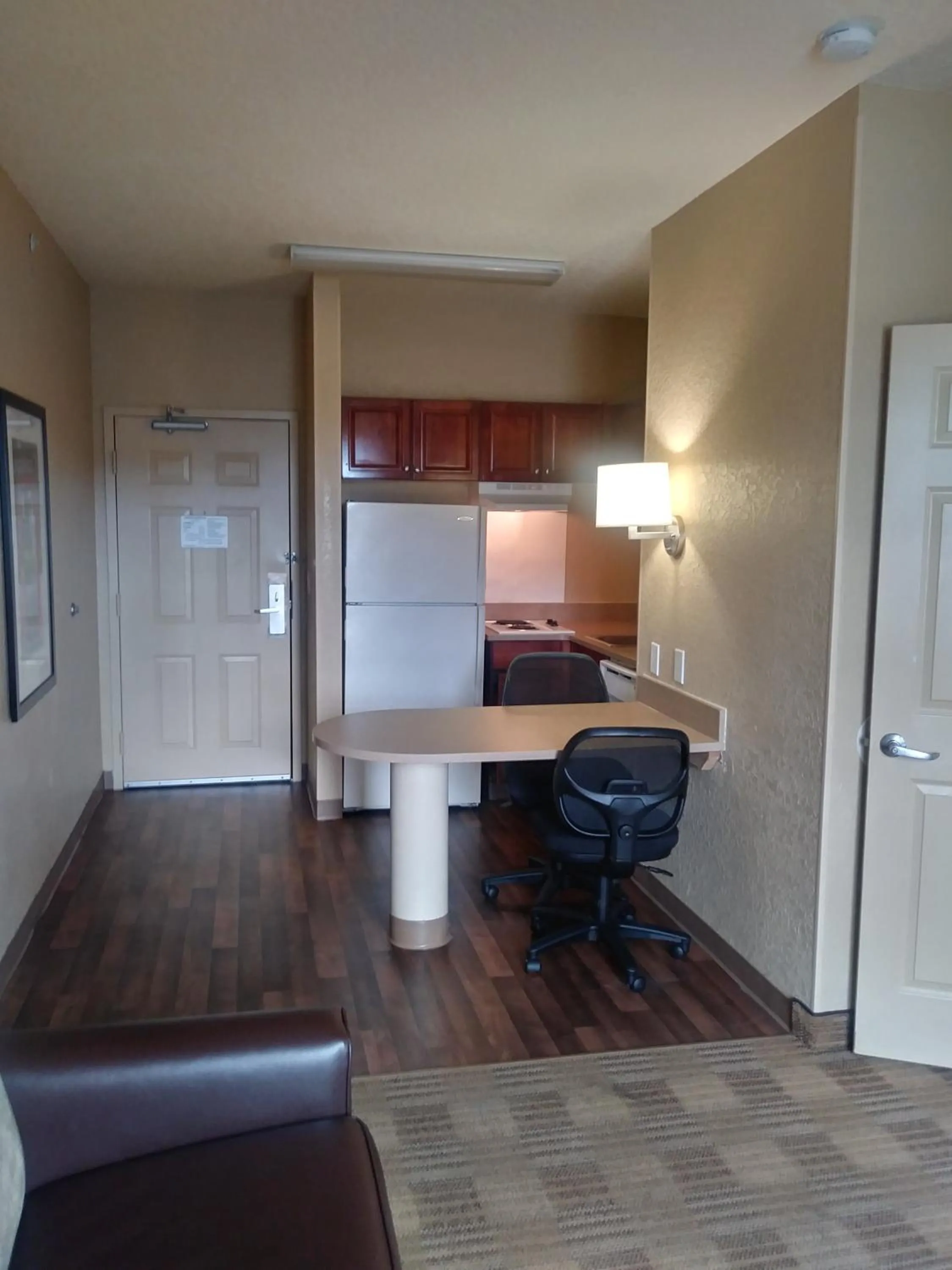 Kitchen or kitchenette in Extended Stay America Suites - Orlando - Southpark - Commodity Circle