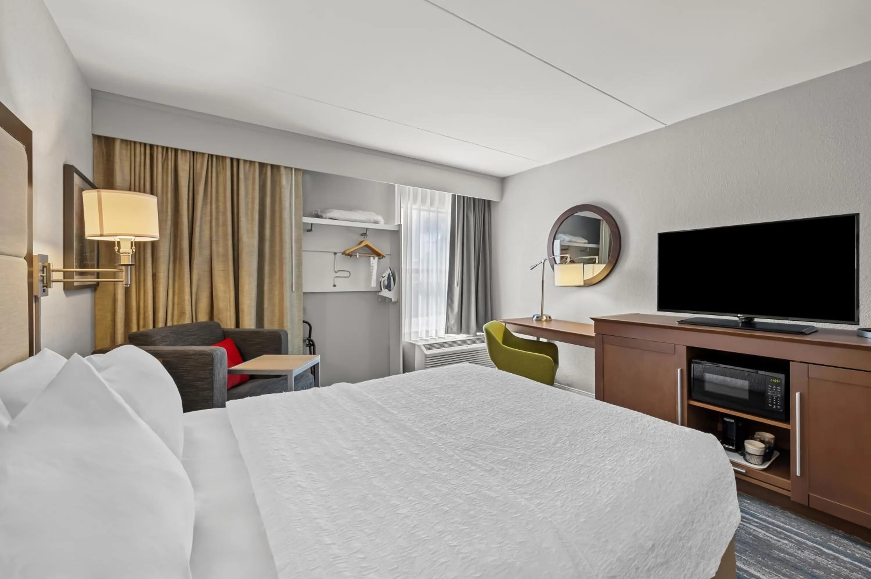 Bed in Hampton Inn Toledo-South/Maumee