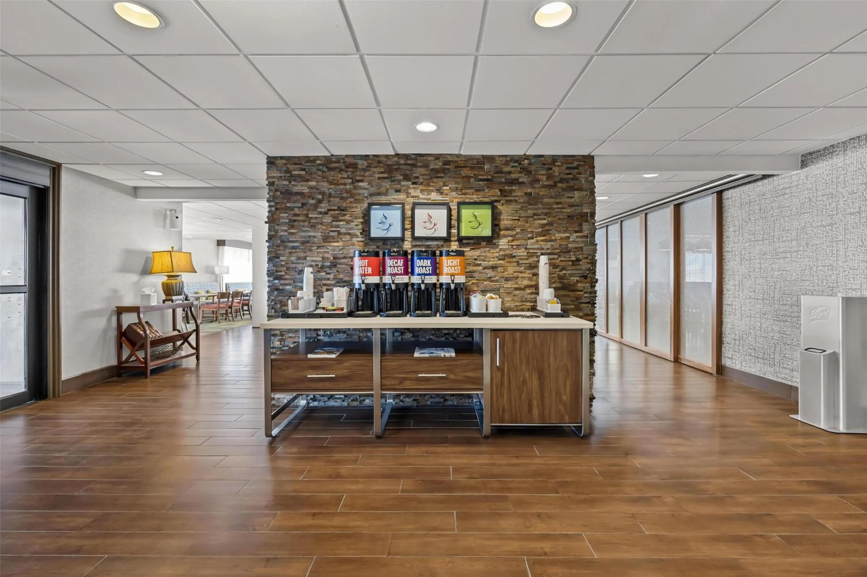 Dining area in Hampton Inn Toledo-South/Maumee