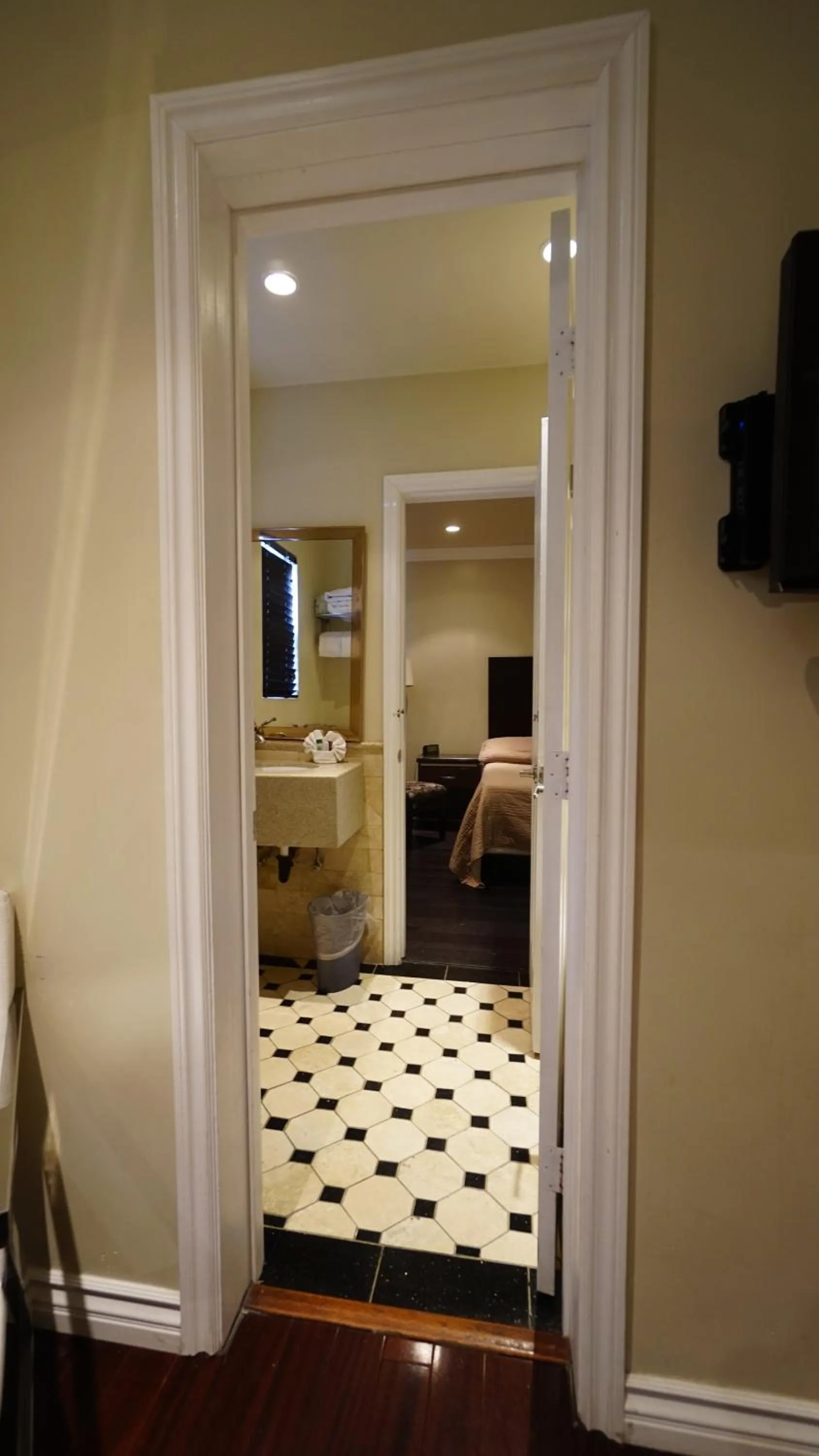 Trylon Hotel - Hollywood