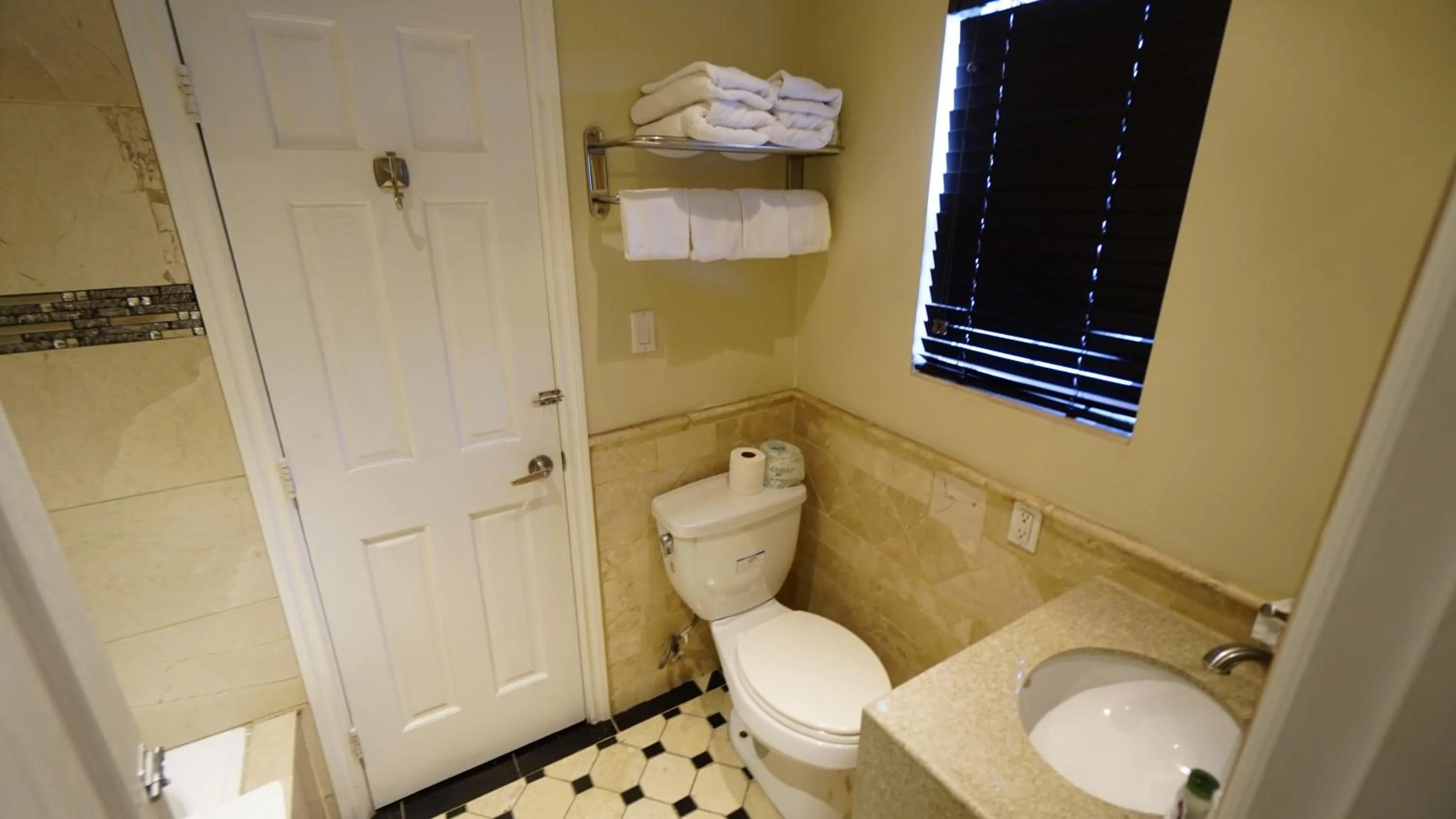 Trylon Hotel - Hollywood