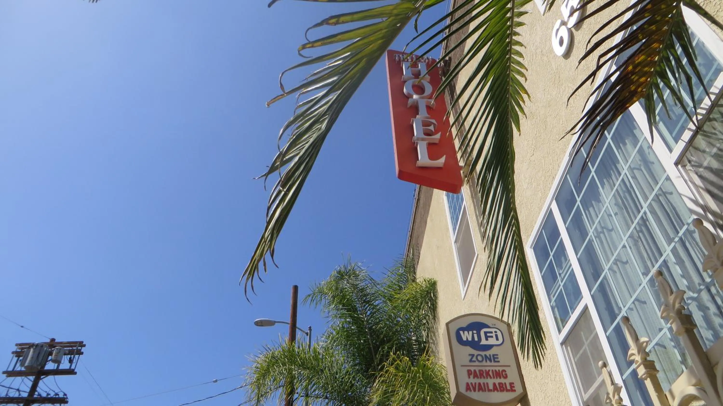 Facade/entrance in Trylon Hotel - Hollywood
