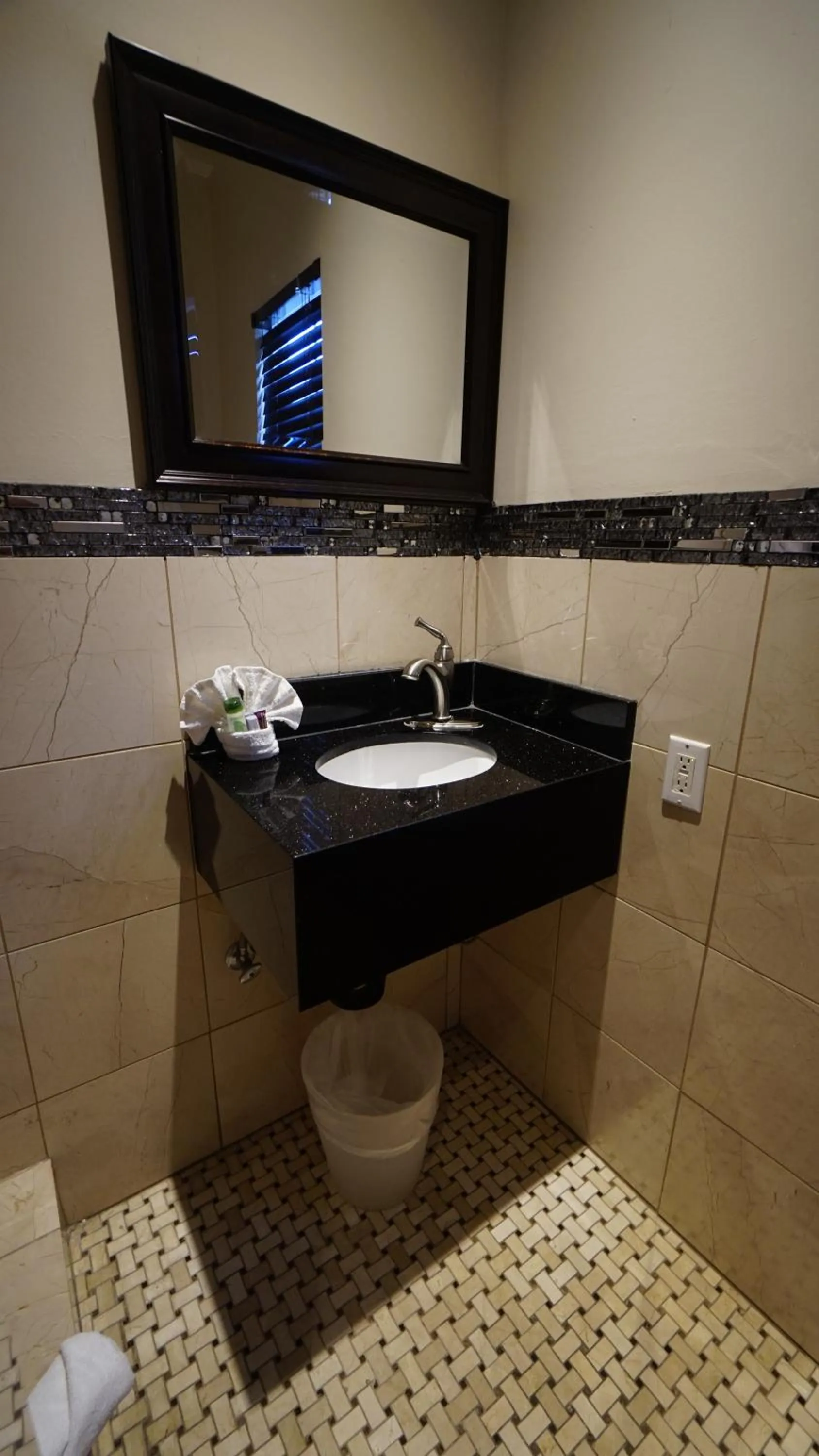 Trylon Hotel - Hollywood