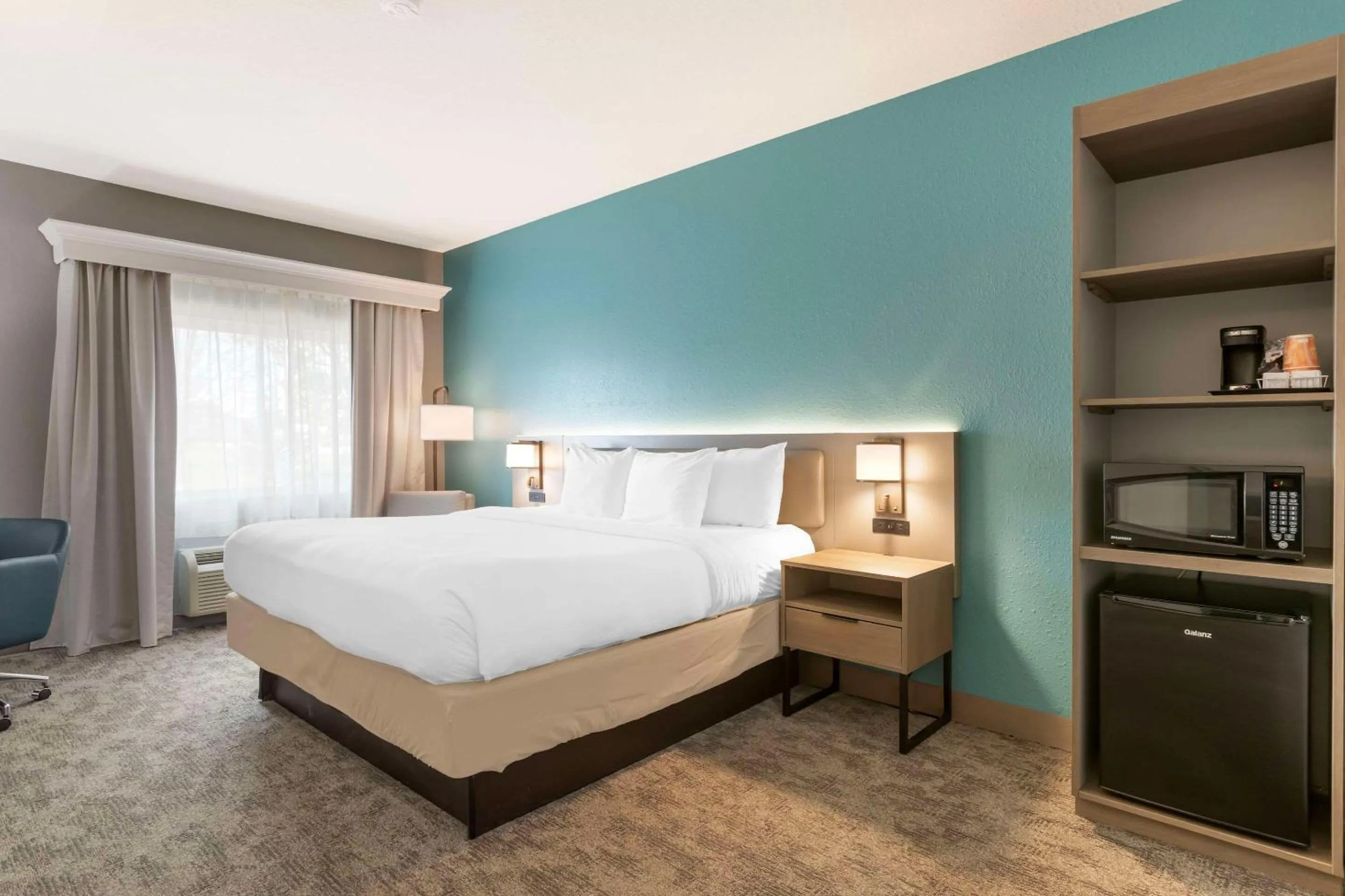 Bedroom, Bed in Comfort Inn & Suites Davenport - Quad Cities