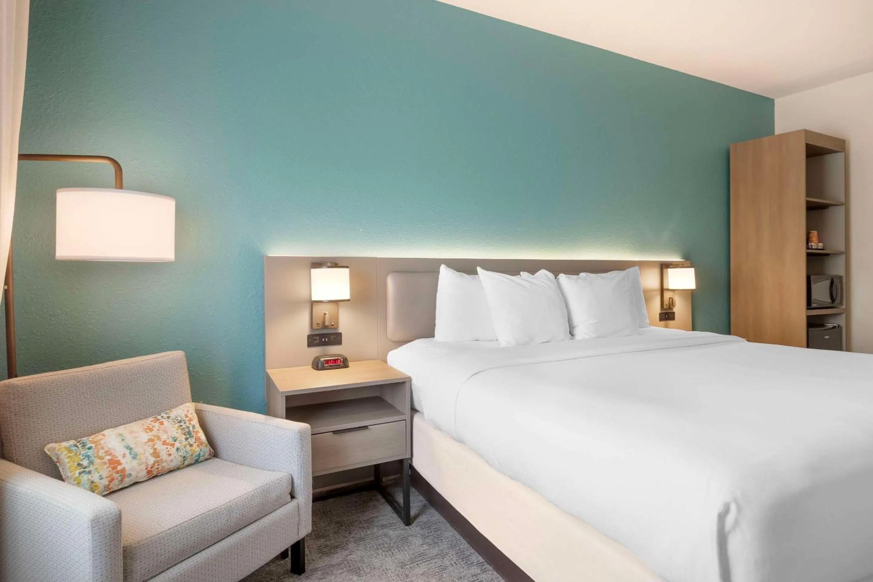 Bedroom, Bed in Comfort Inn & Suites Davenport - Quad Cities