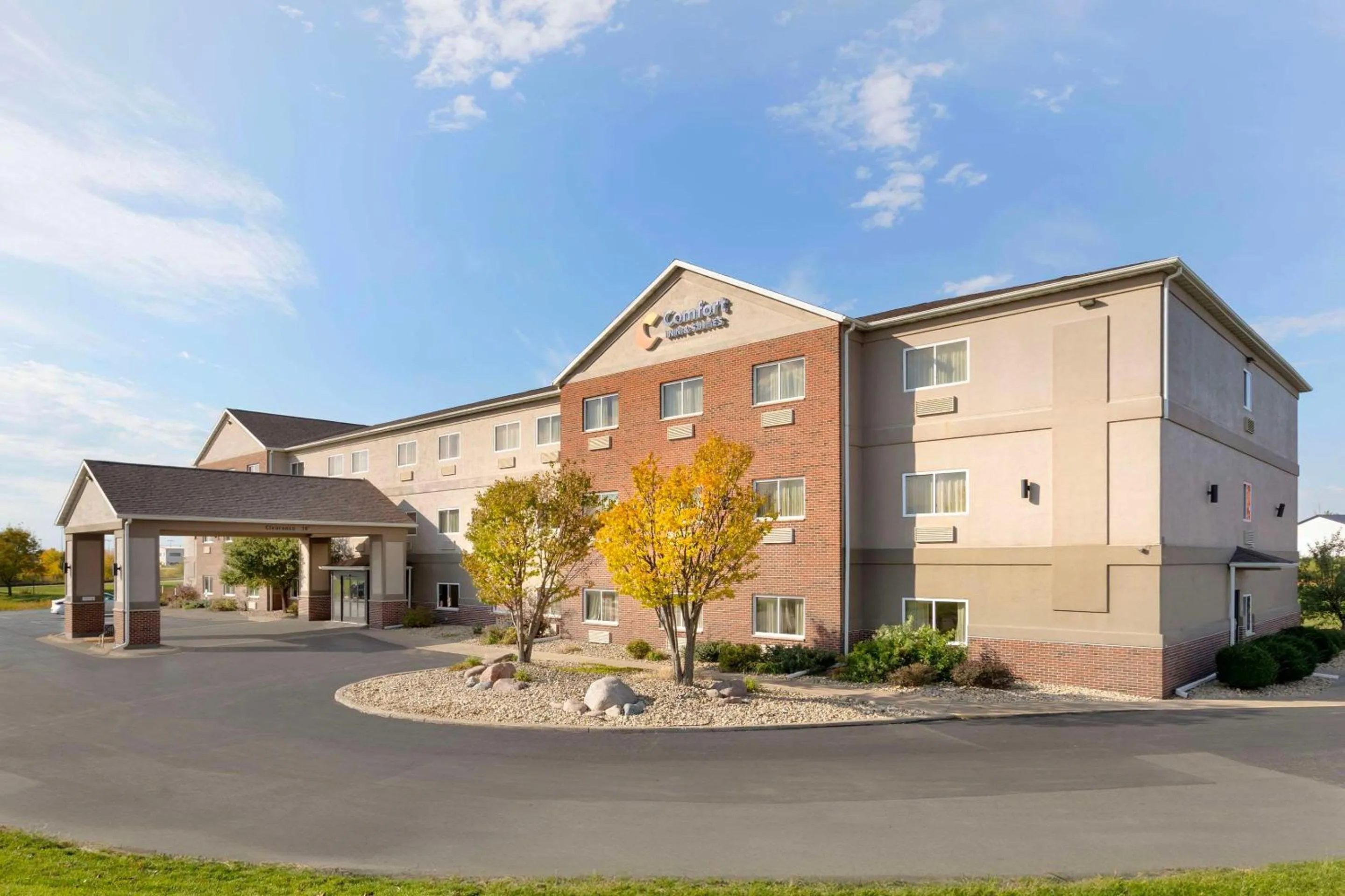 Property building in Comfort Inn & Suites Davenport - Quad Cities