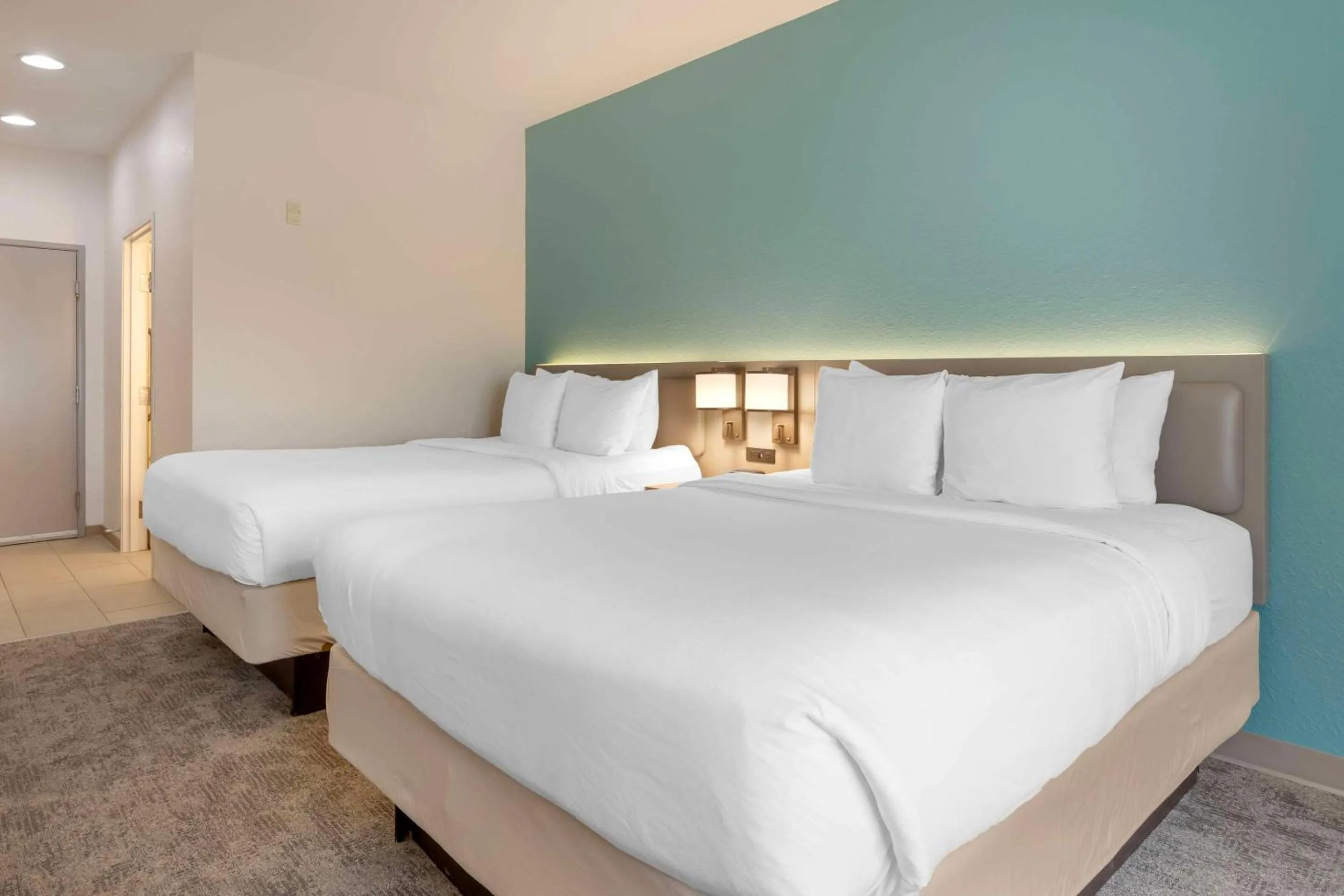 Bedroom, Bed in Comfort Inn & Suites Davenport - Quad Cities