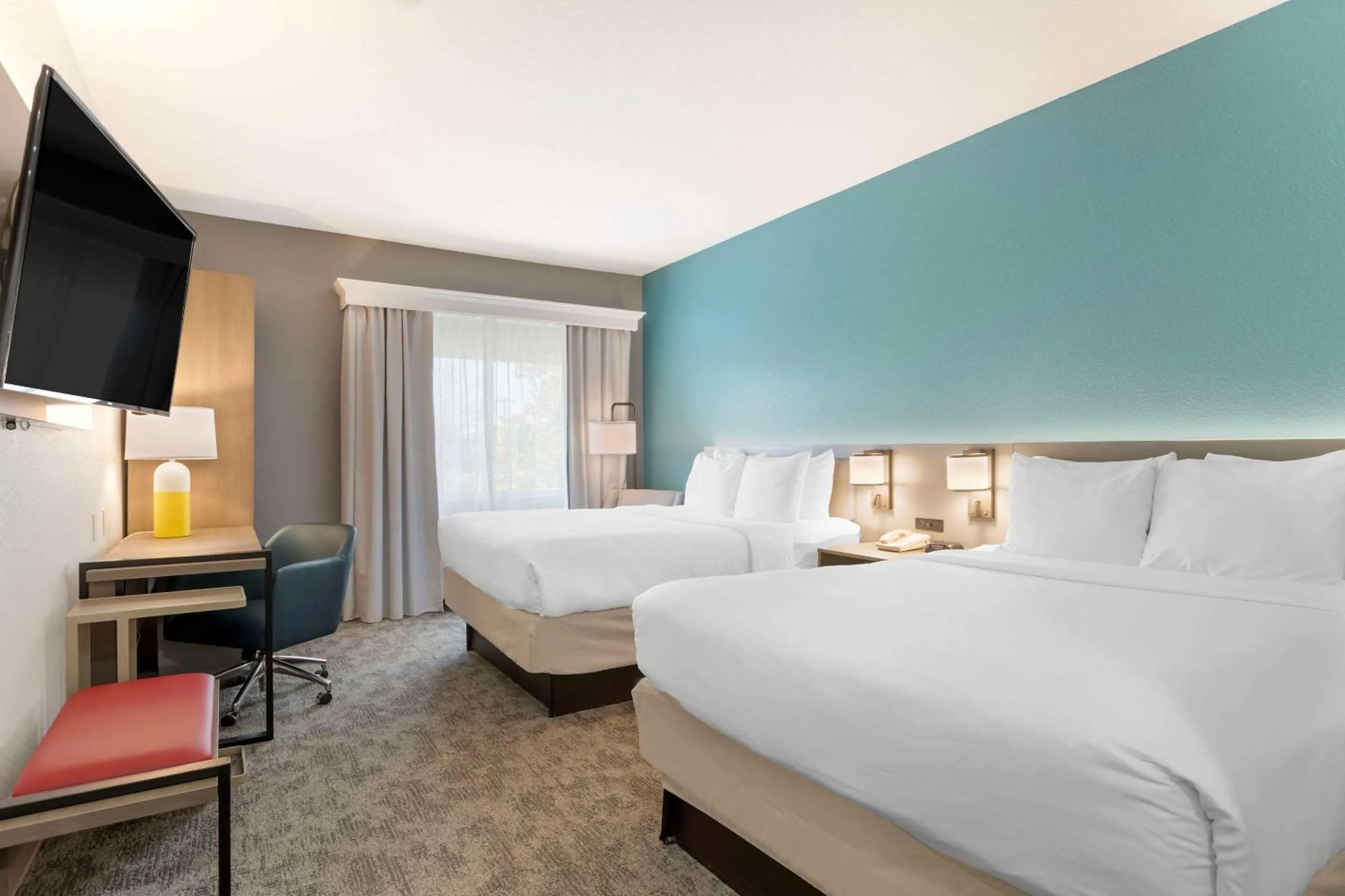 Bedroom, Bed in Comfort Inn & Suites Davenport - Quad Cities