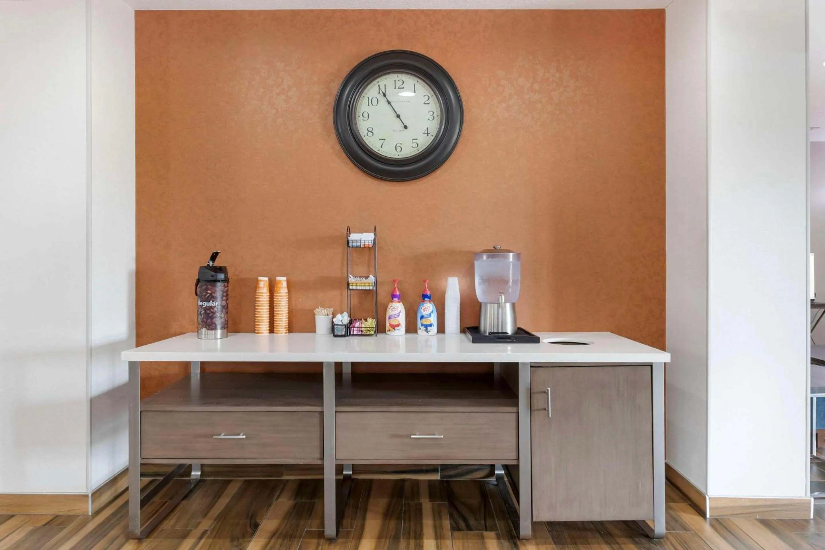 Breakfast in Comfort Inn & Suites Davenport - Quad Cities