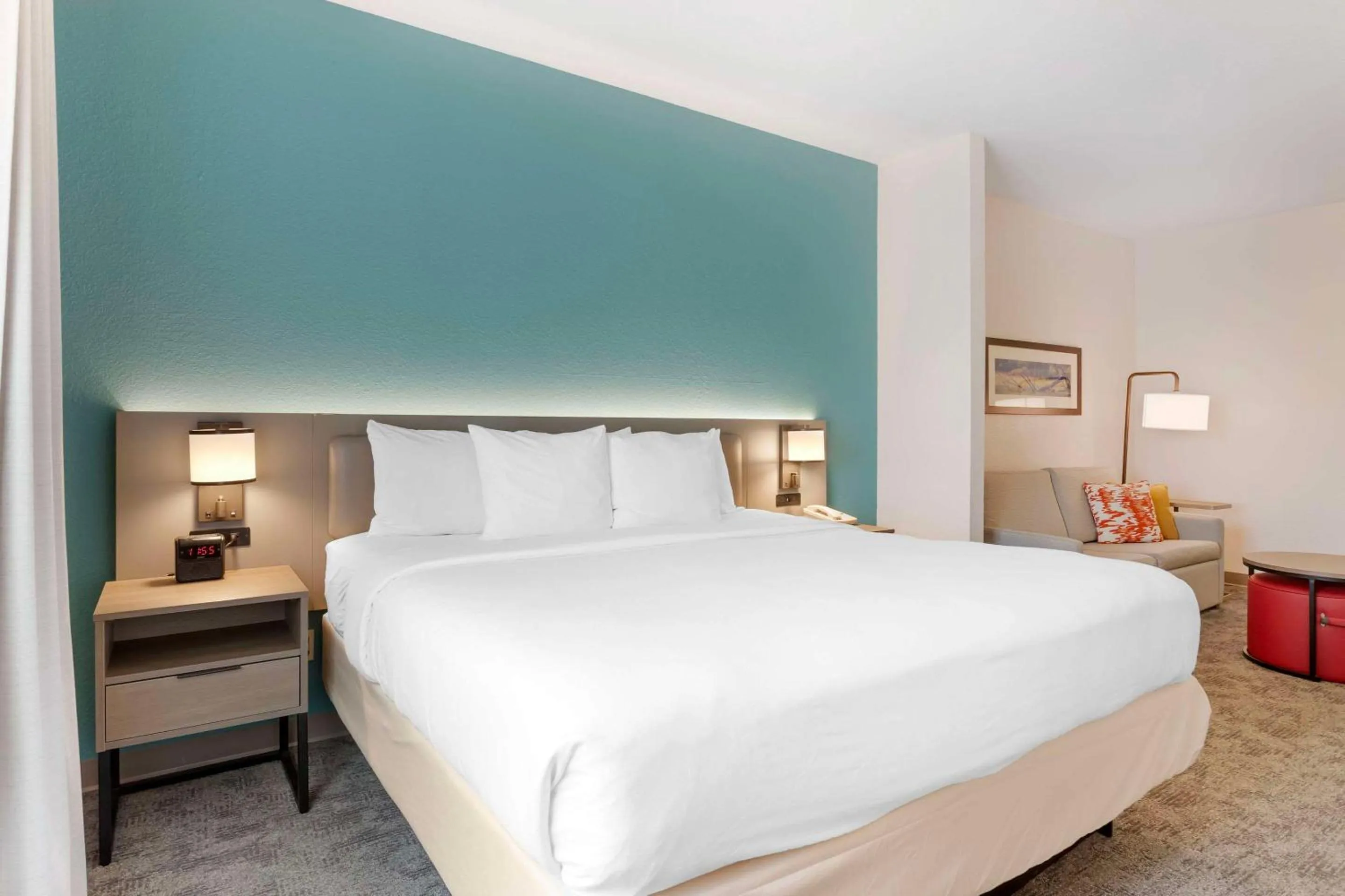 Bedroom, Bed in Comfort Inn & Suites Davenport - Quad Cities