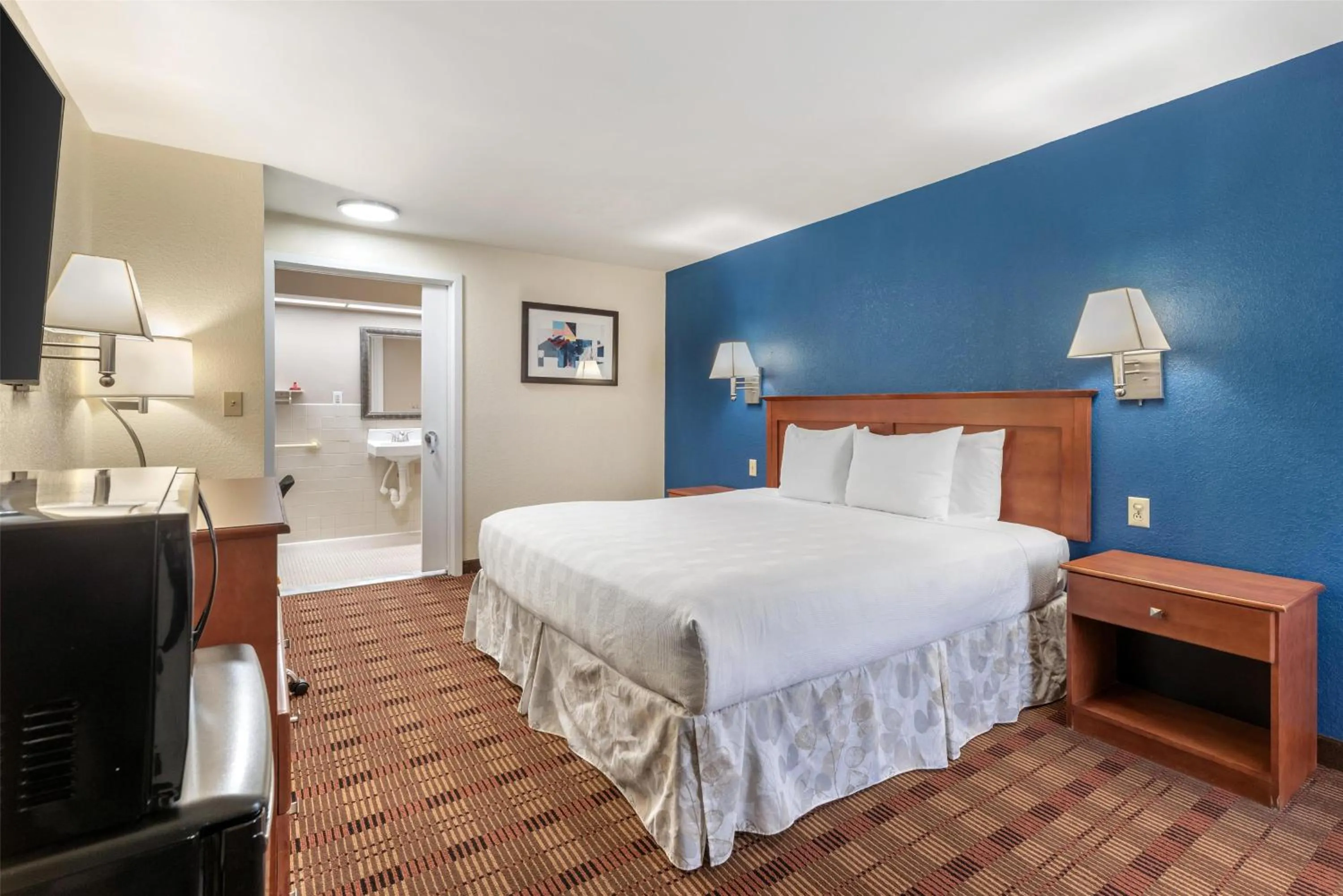 Bedroom, Bed in SureStay Hotel by Best Western East Brunswick