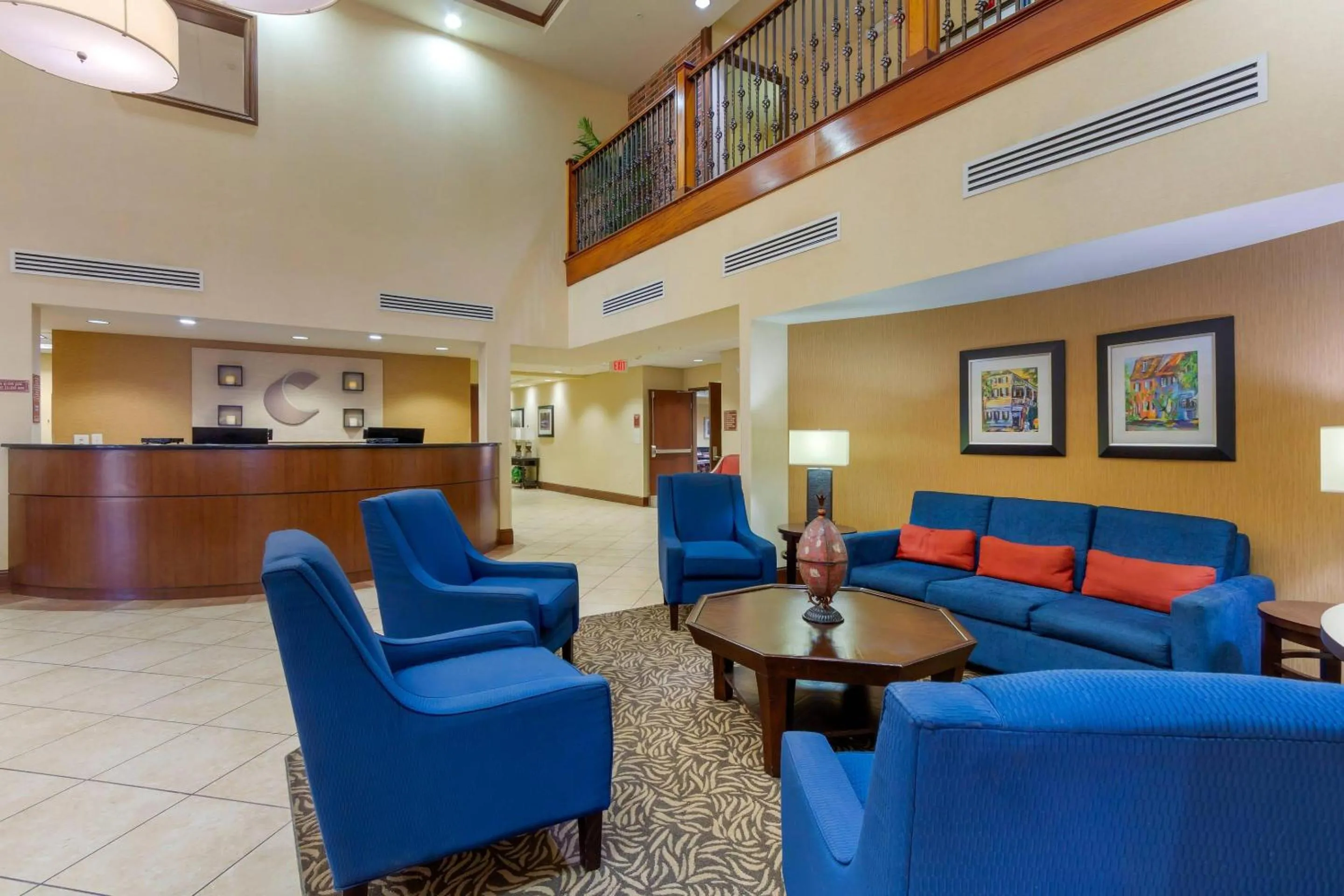 Lobby or reception in Comfort Suites Charleston West Ashley
