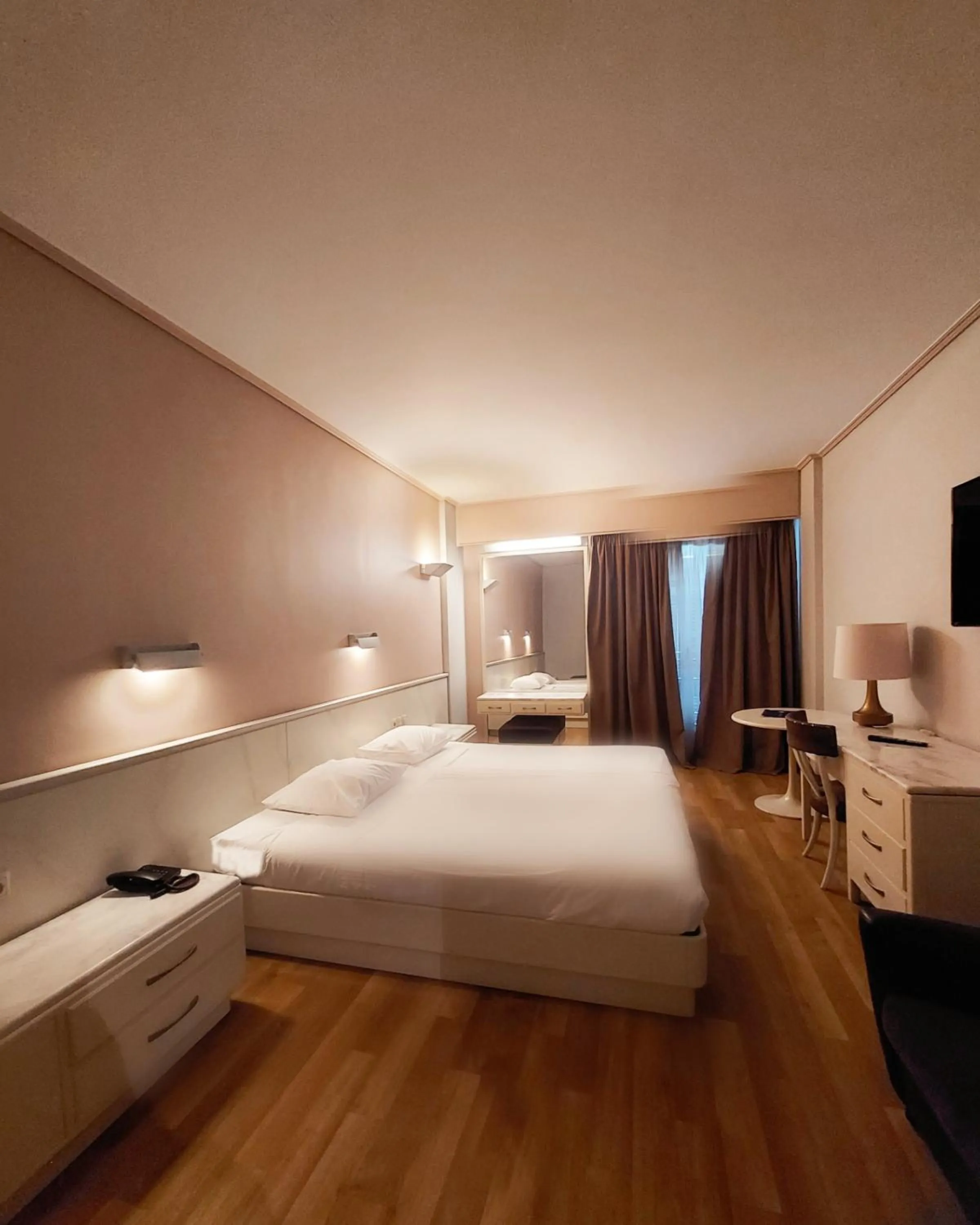 Photo of the whole room in Astir