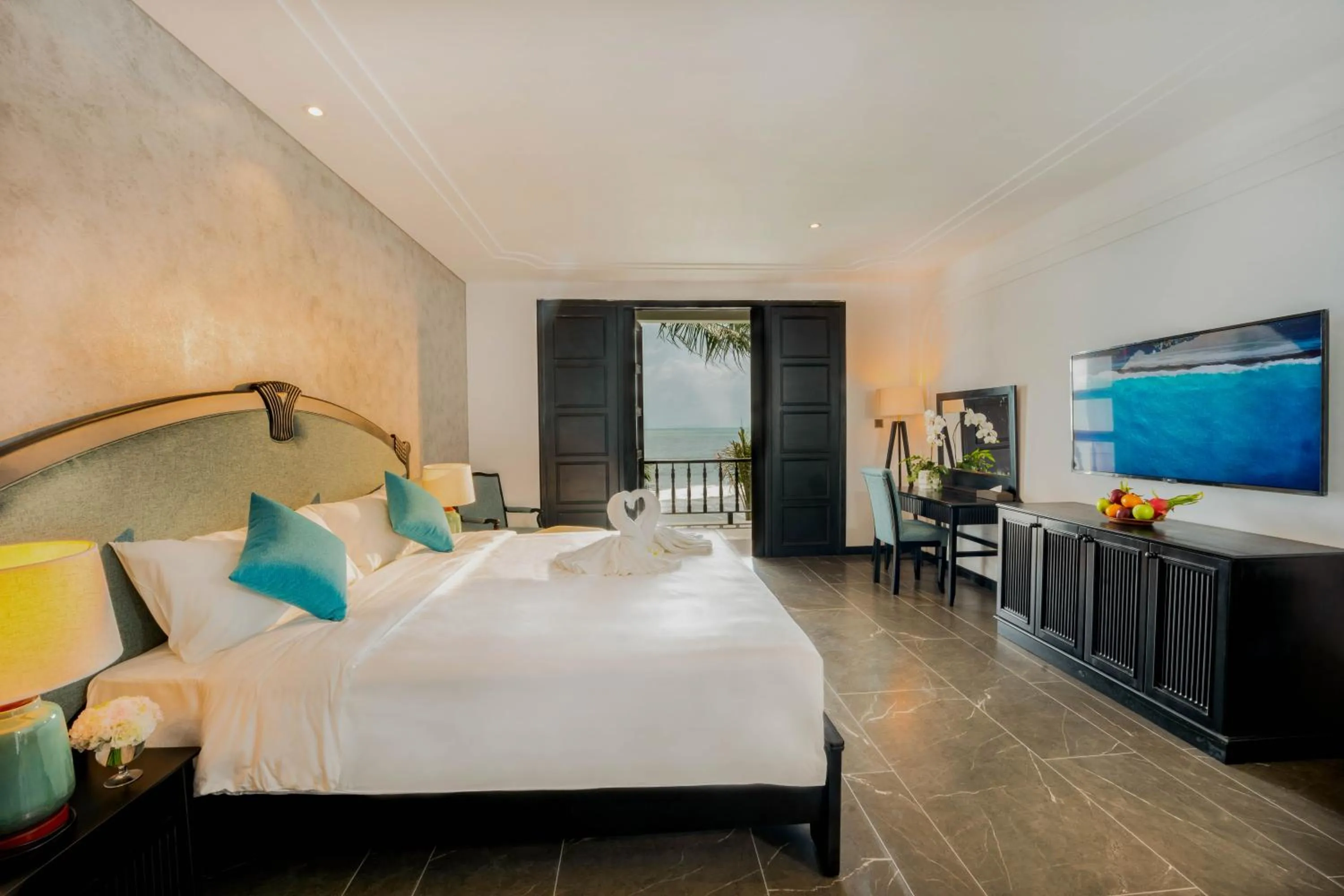 TV and multimedia, Bed in Dankbaar Resort Quy Nhon