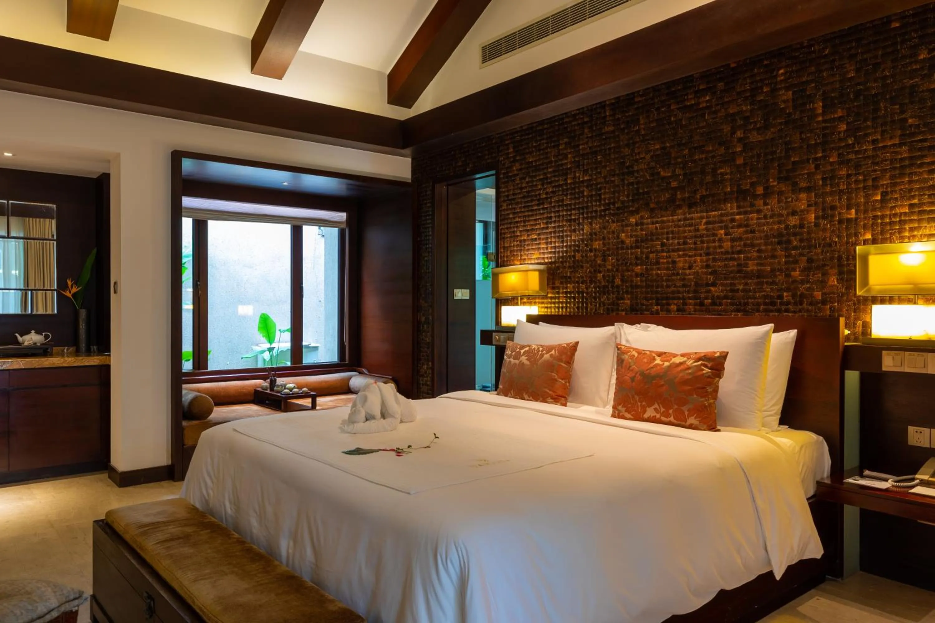 Bedroom, Bed in Narada Resort & Spa Perfume Bay Sanya - All Villas