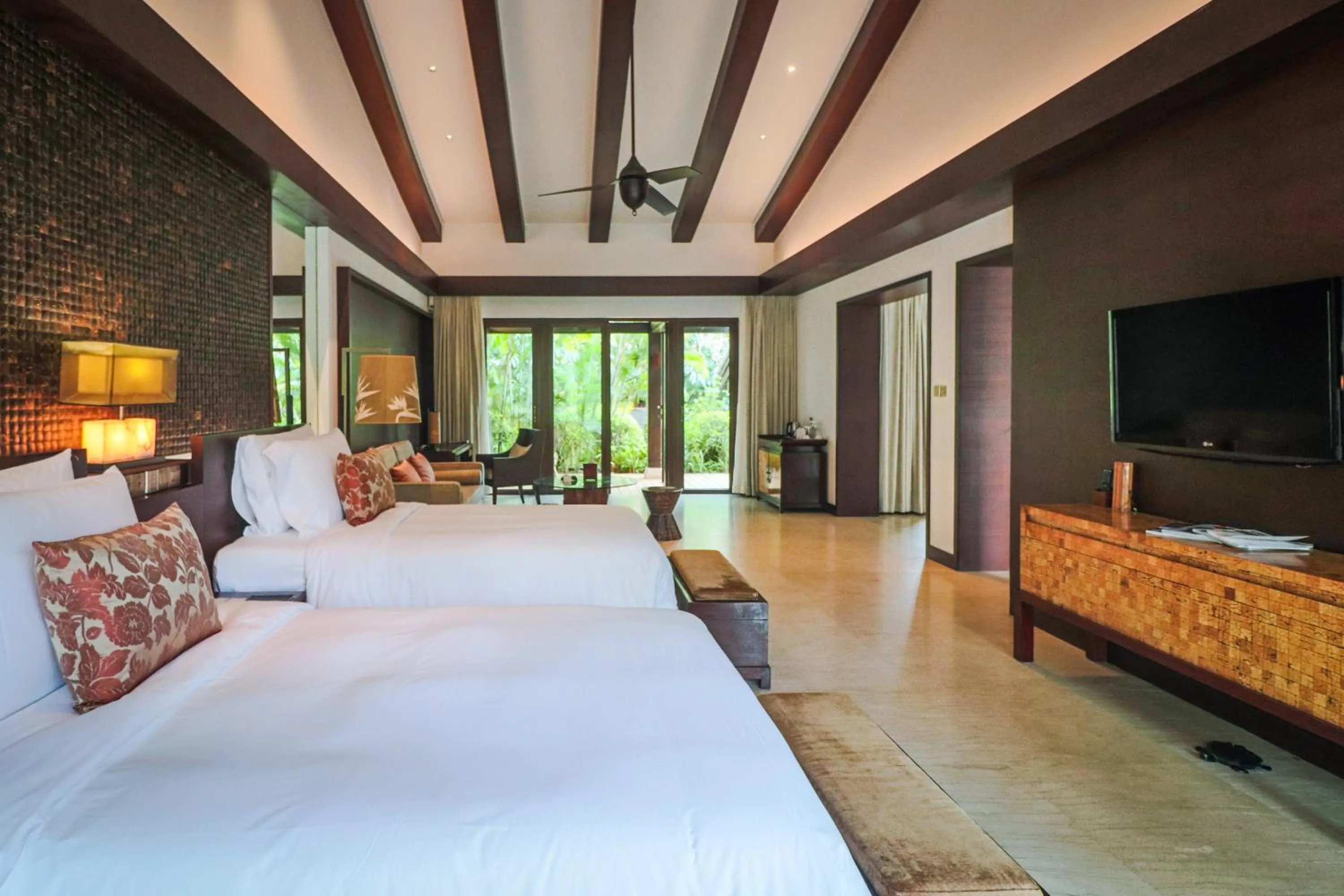 Bedroom, Bed in Narada Resort & Spa Perfume Bay Sanya - All Villas