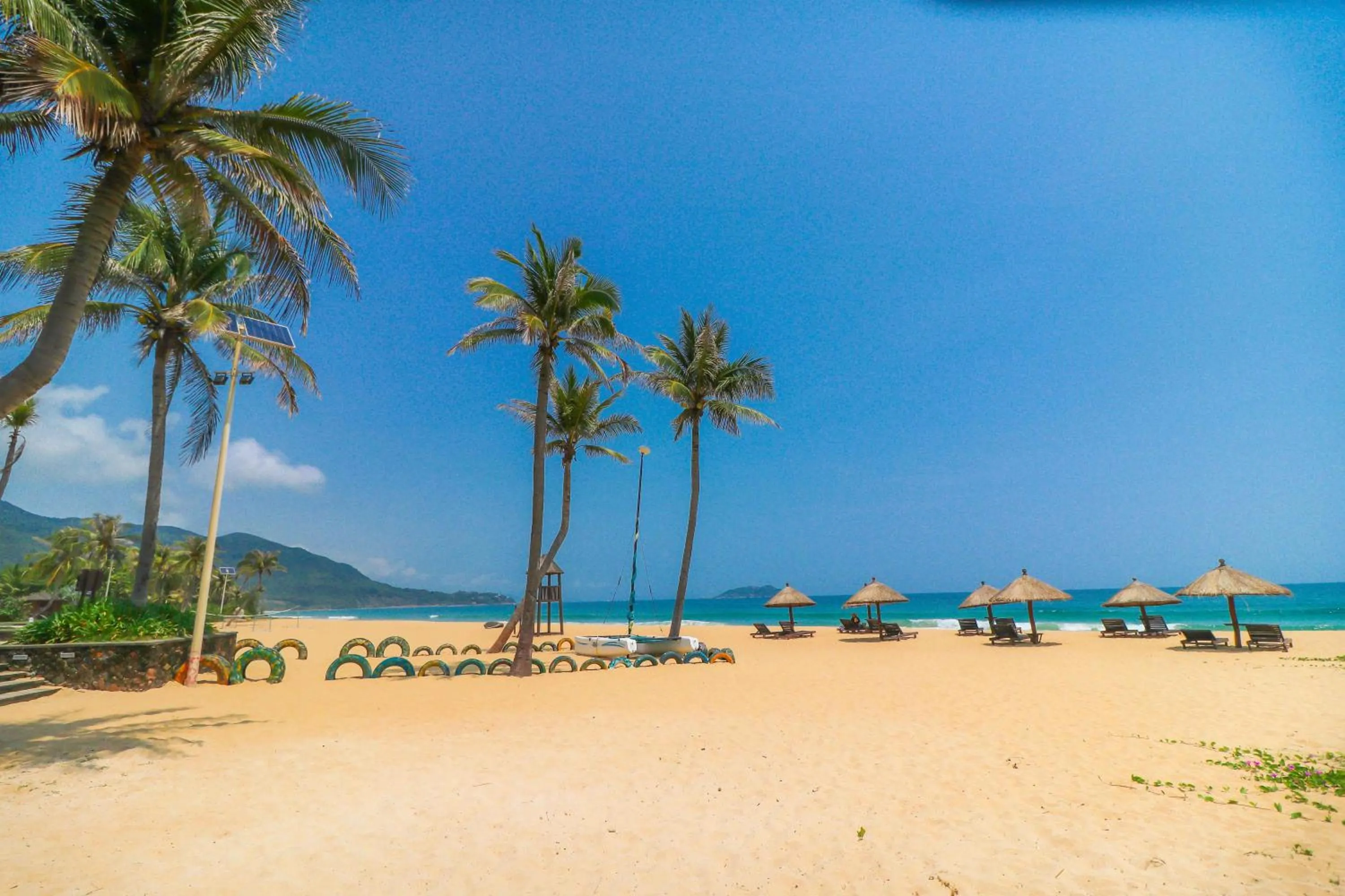 Beach in Narada Resort & Spa Perfume Bay Sanya - All Villas