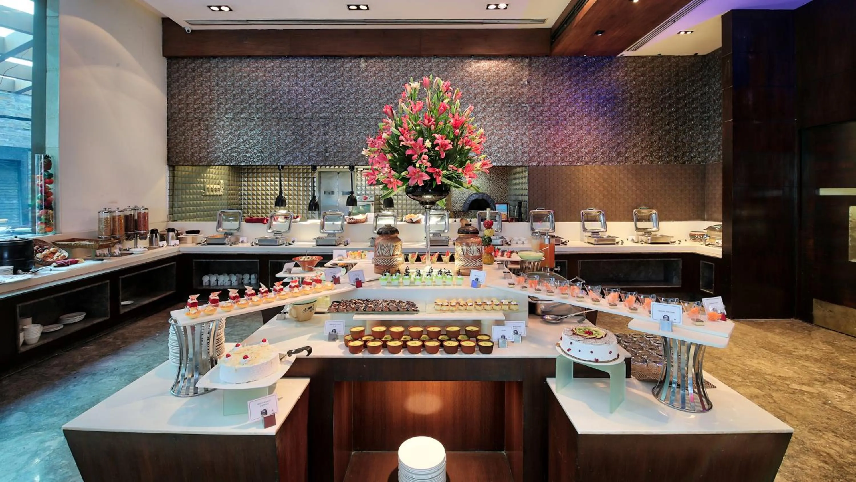 Restaurant/places to eat in Ramada Gurgaon Central