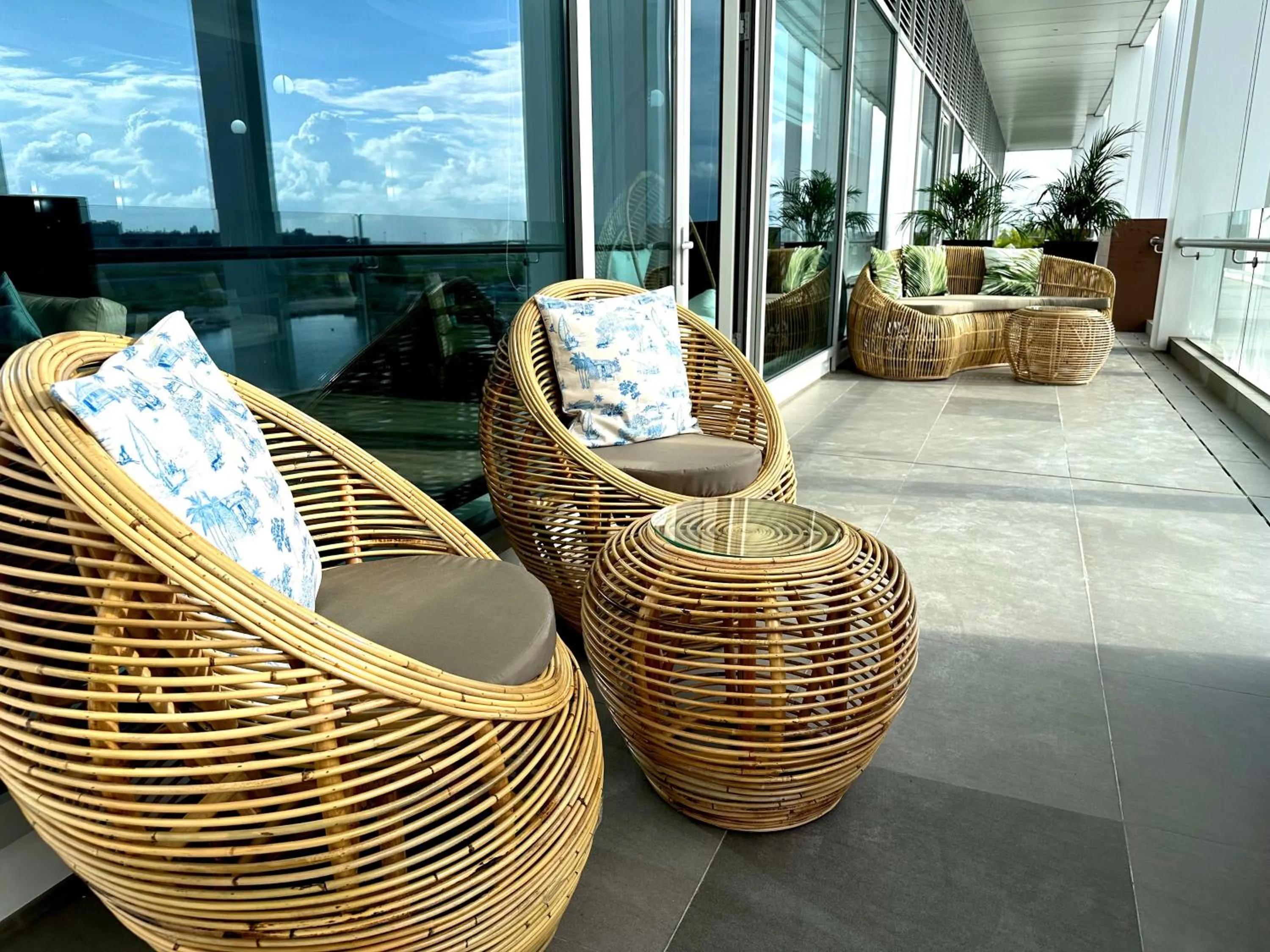 Lounge or bar in V Villas Maldives at Mirihi - MGallery Collection