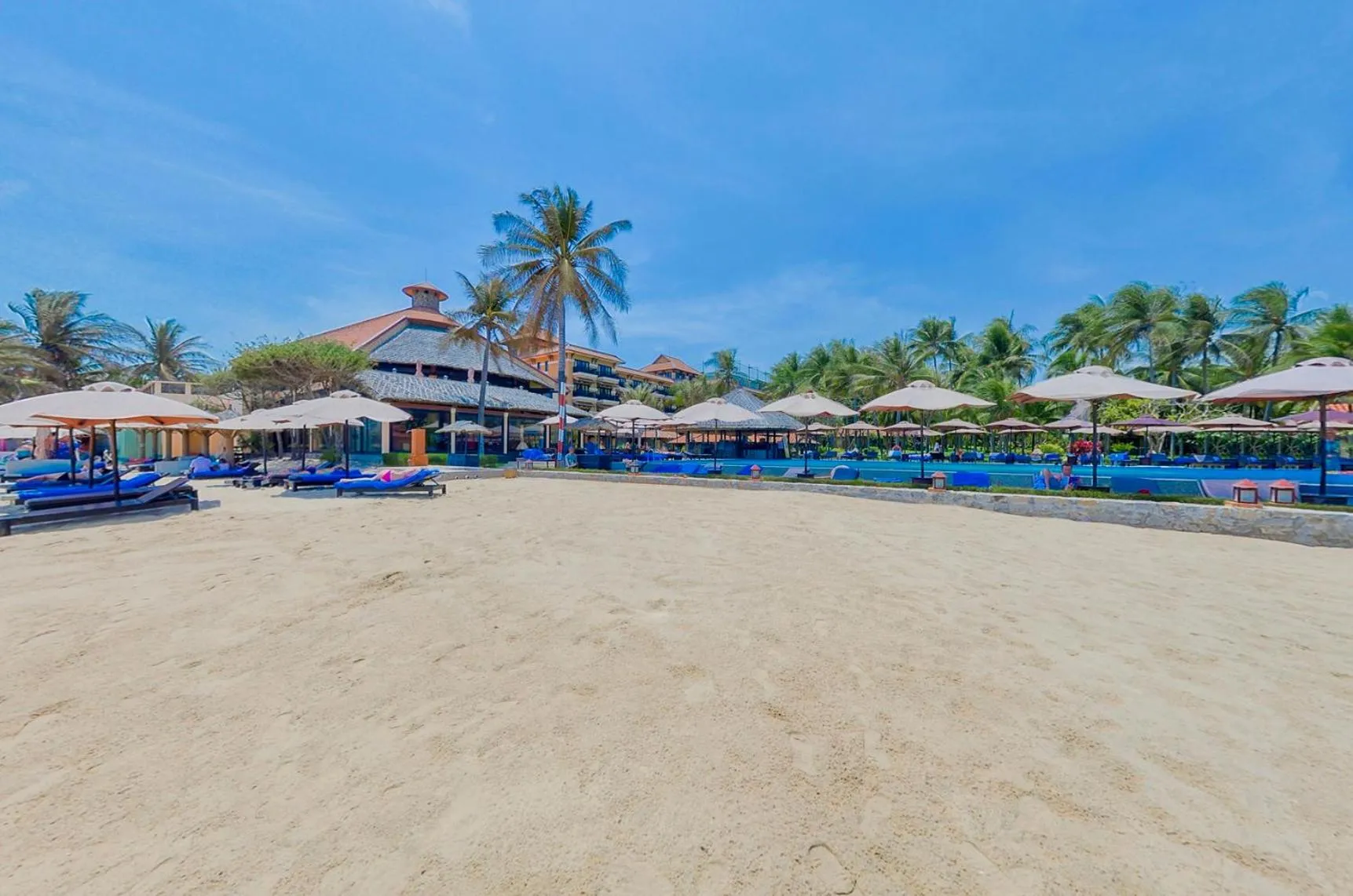 Beach in Seahorse Resort & Spa