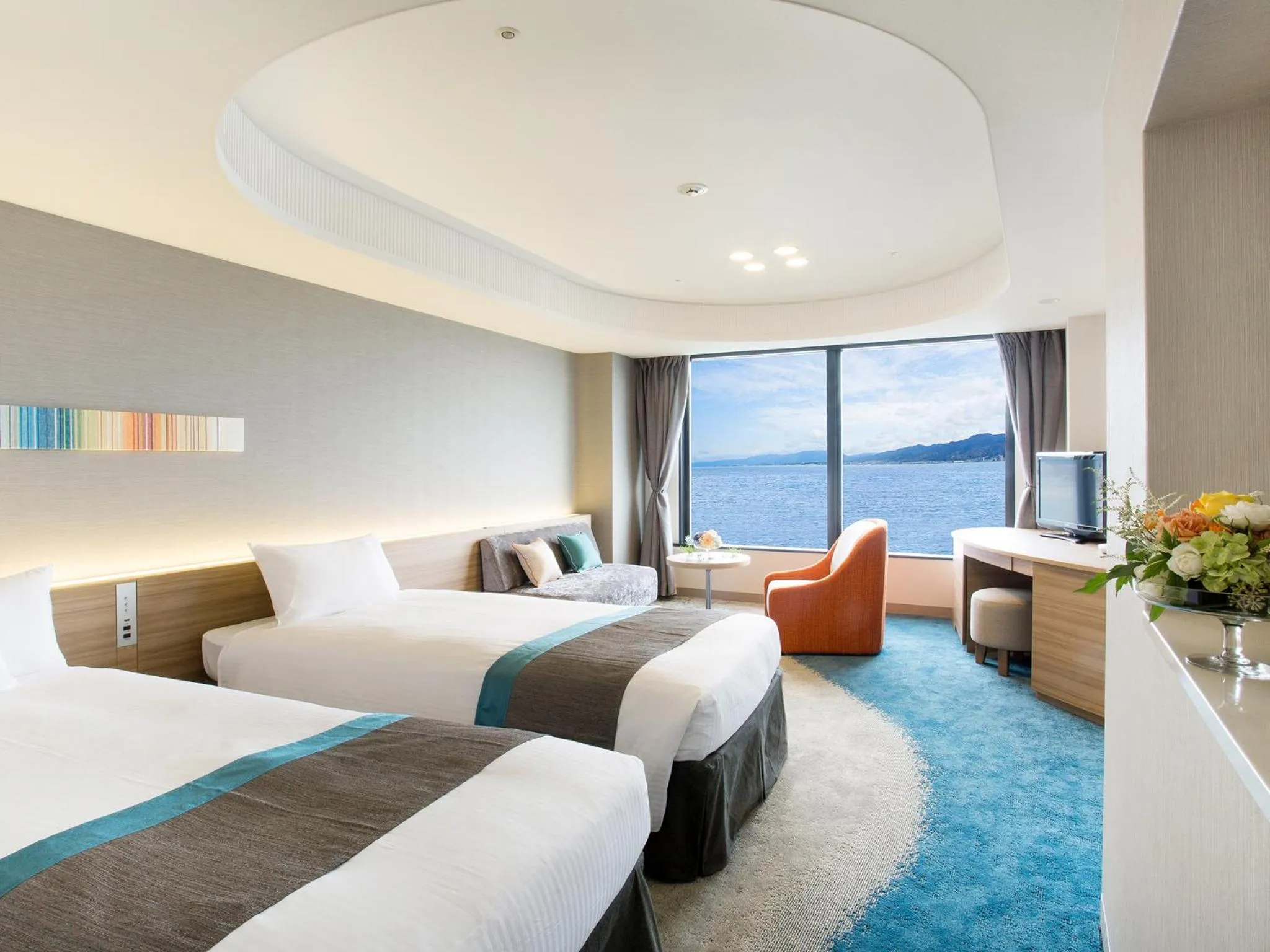 Lake view, Bed in Lake Biwa Otsu Prince Hotel