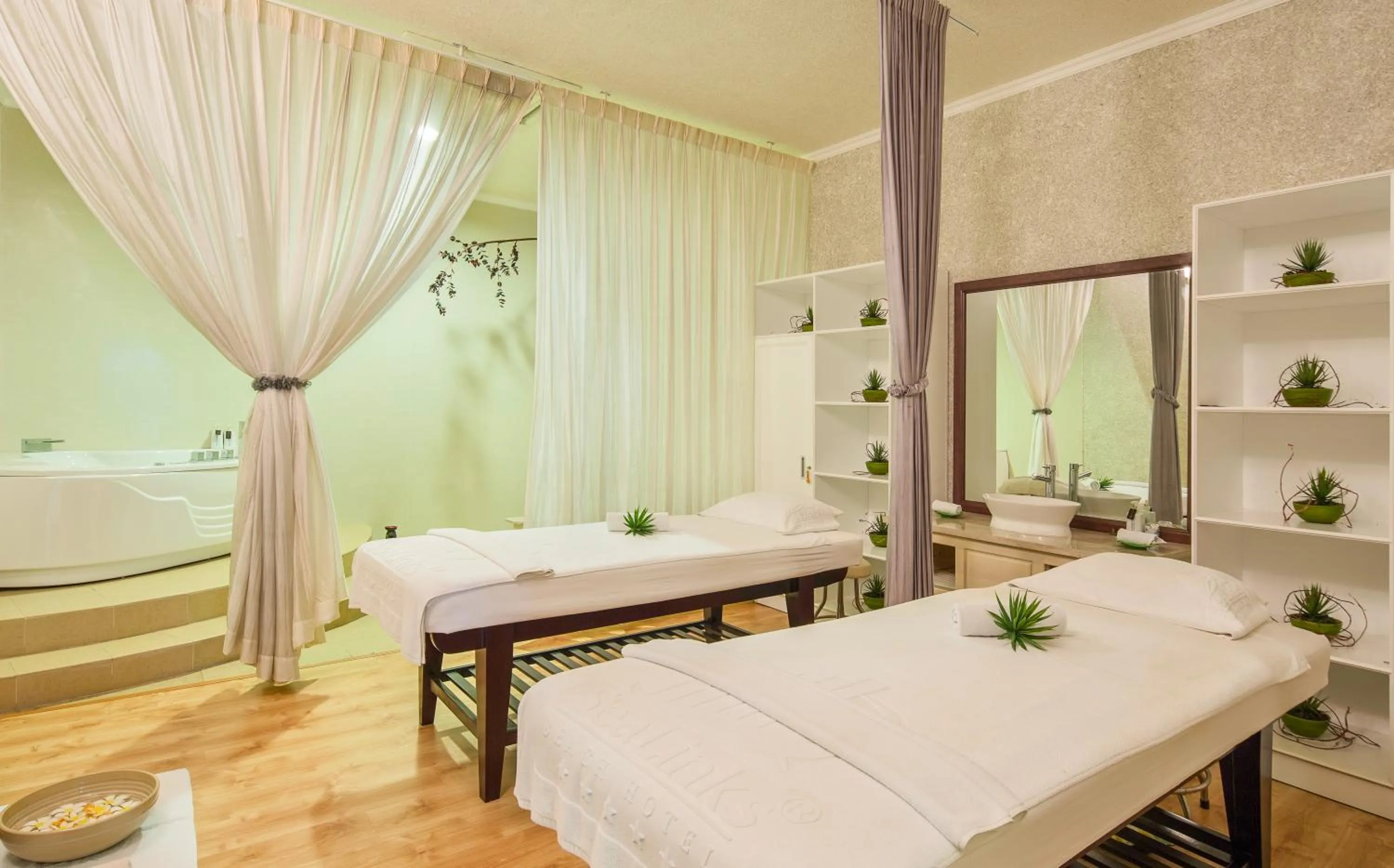 Massage, Bed in Sea Links Beach Hotel