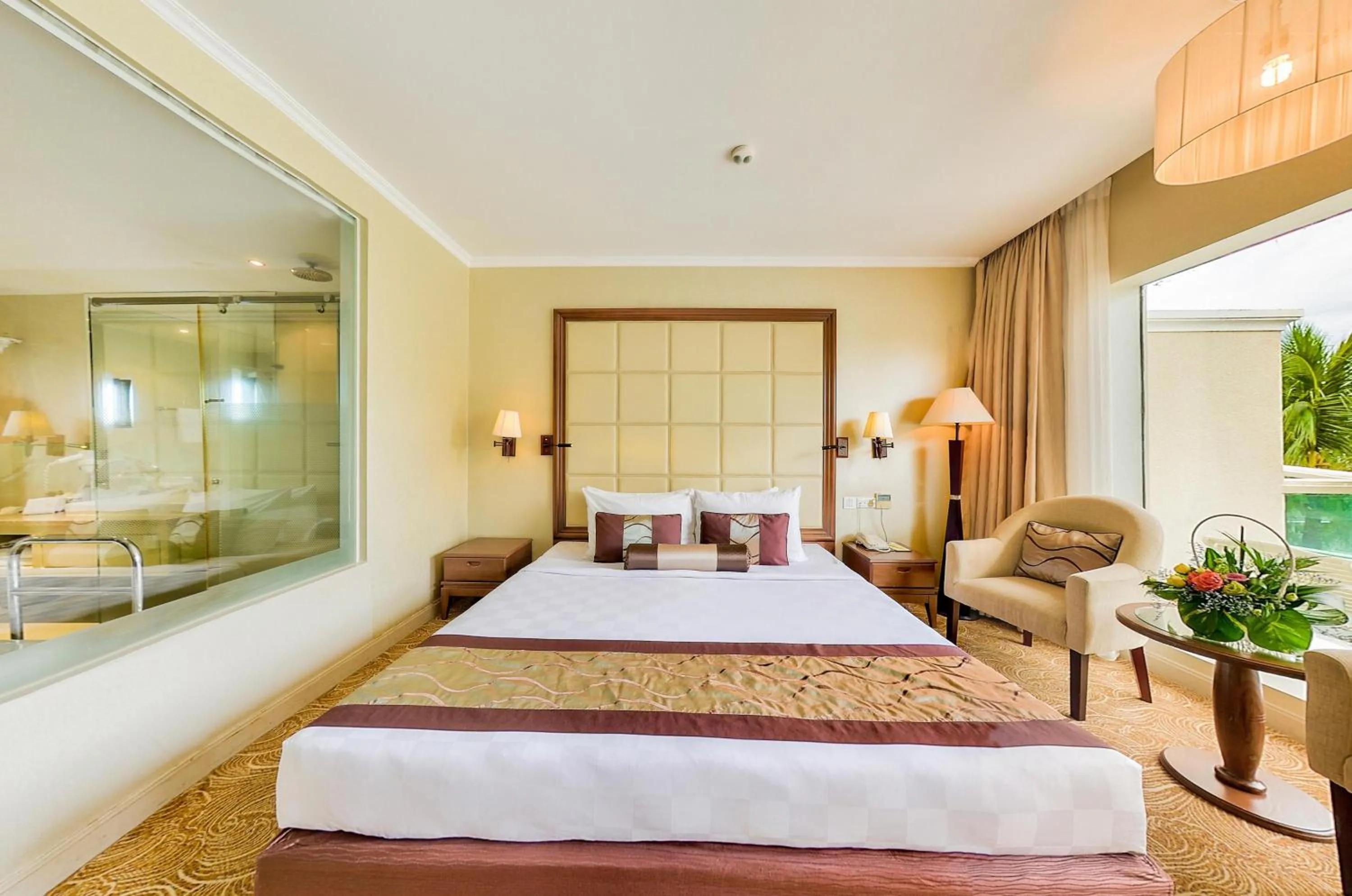 Bedroom, Bed in Sea Links Beach Hotel