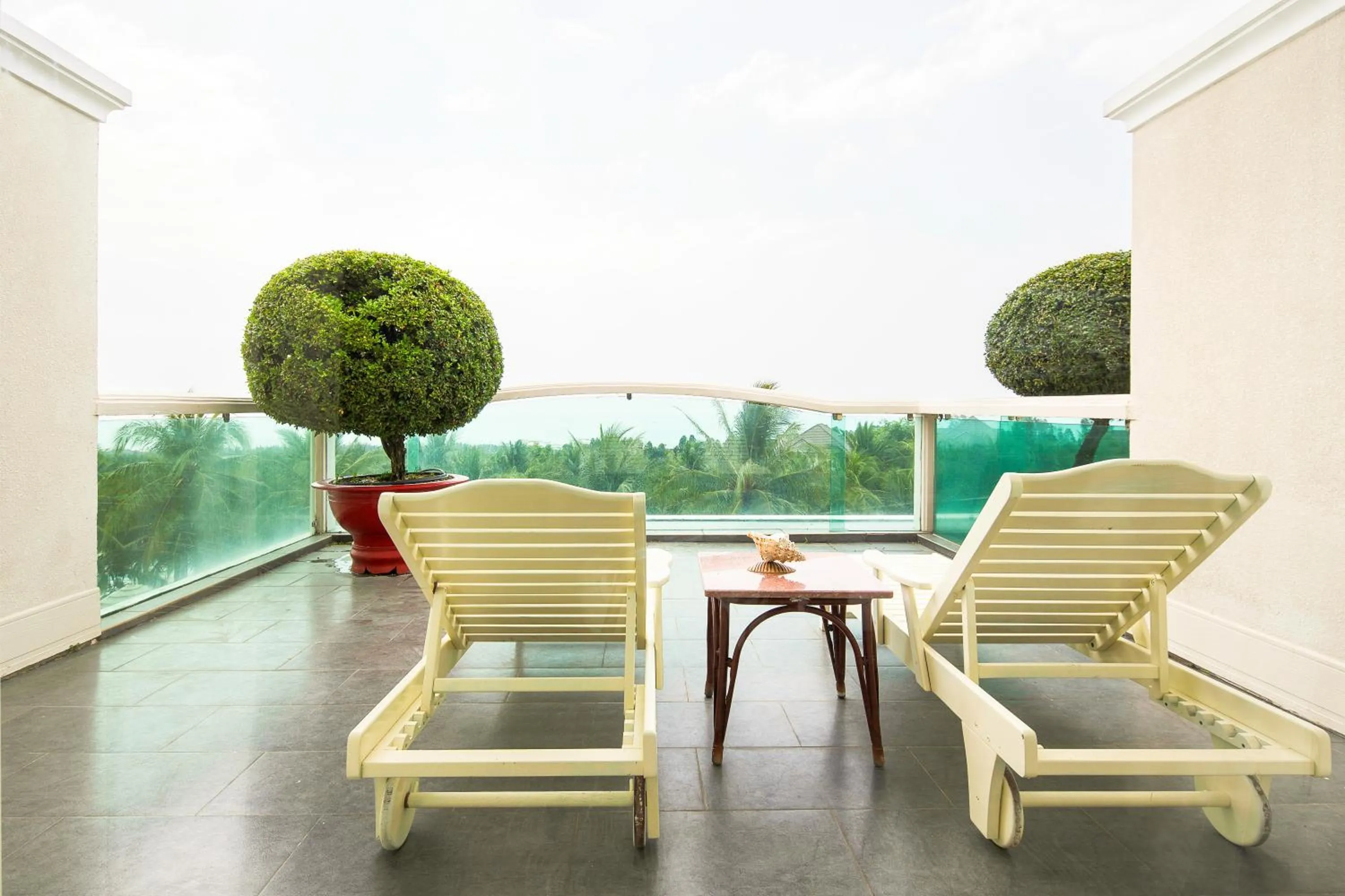 Pool view in Sea Links Beach Hotel