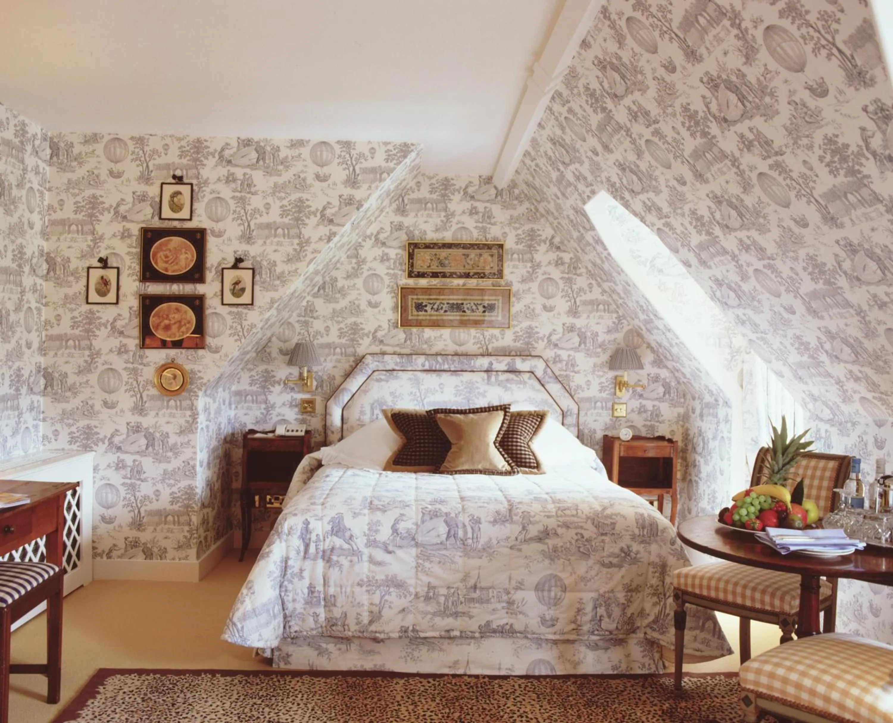 Bed in Le Manoir aux Quat'Saisons, A Belmond Hotel, Oxfordshire