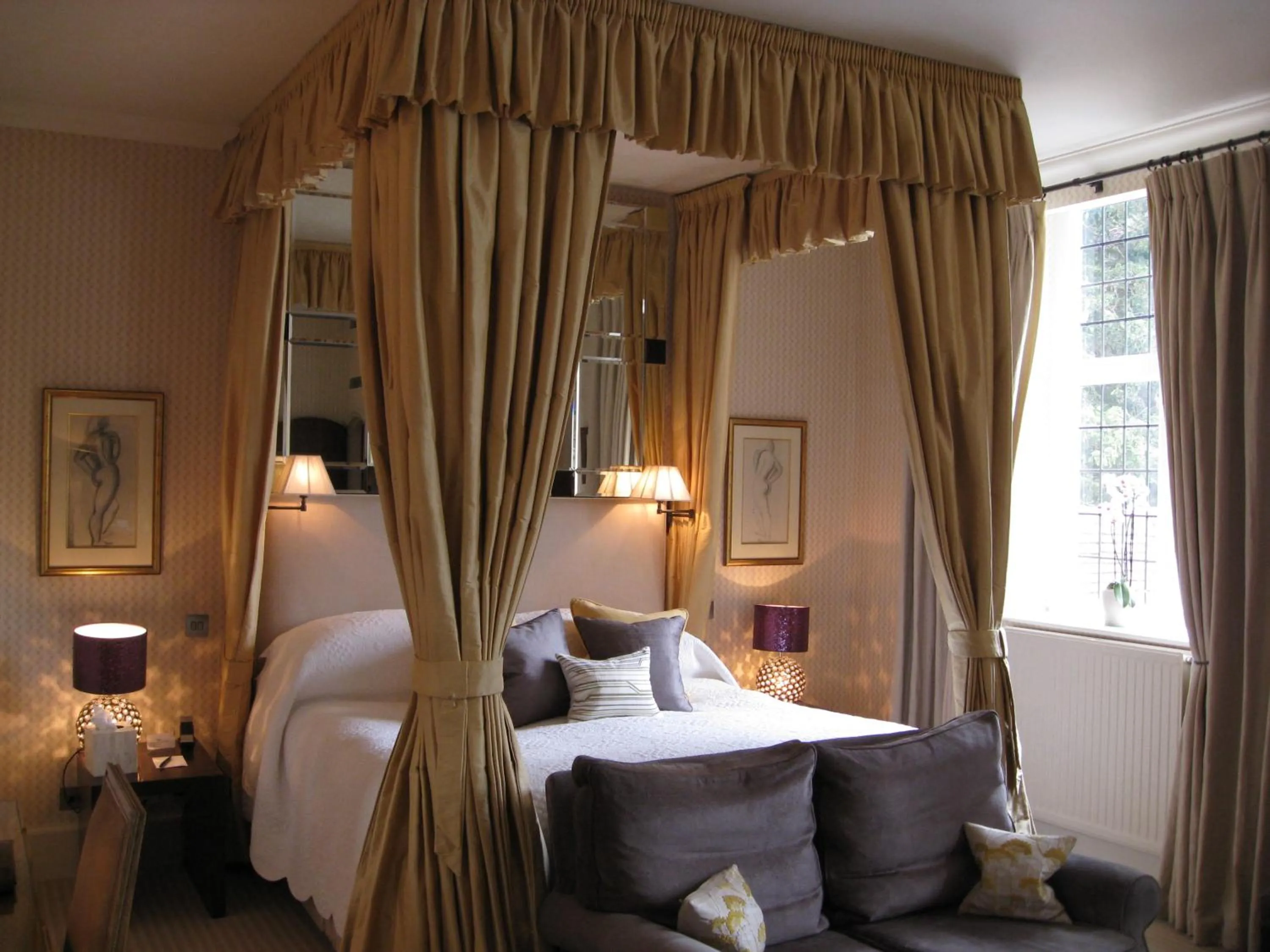 Bedroom in Le Manoir aux Quat'Saisons, A Belmond Hotel, Oxfordshire