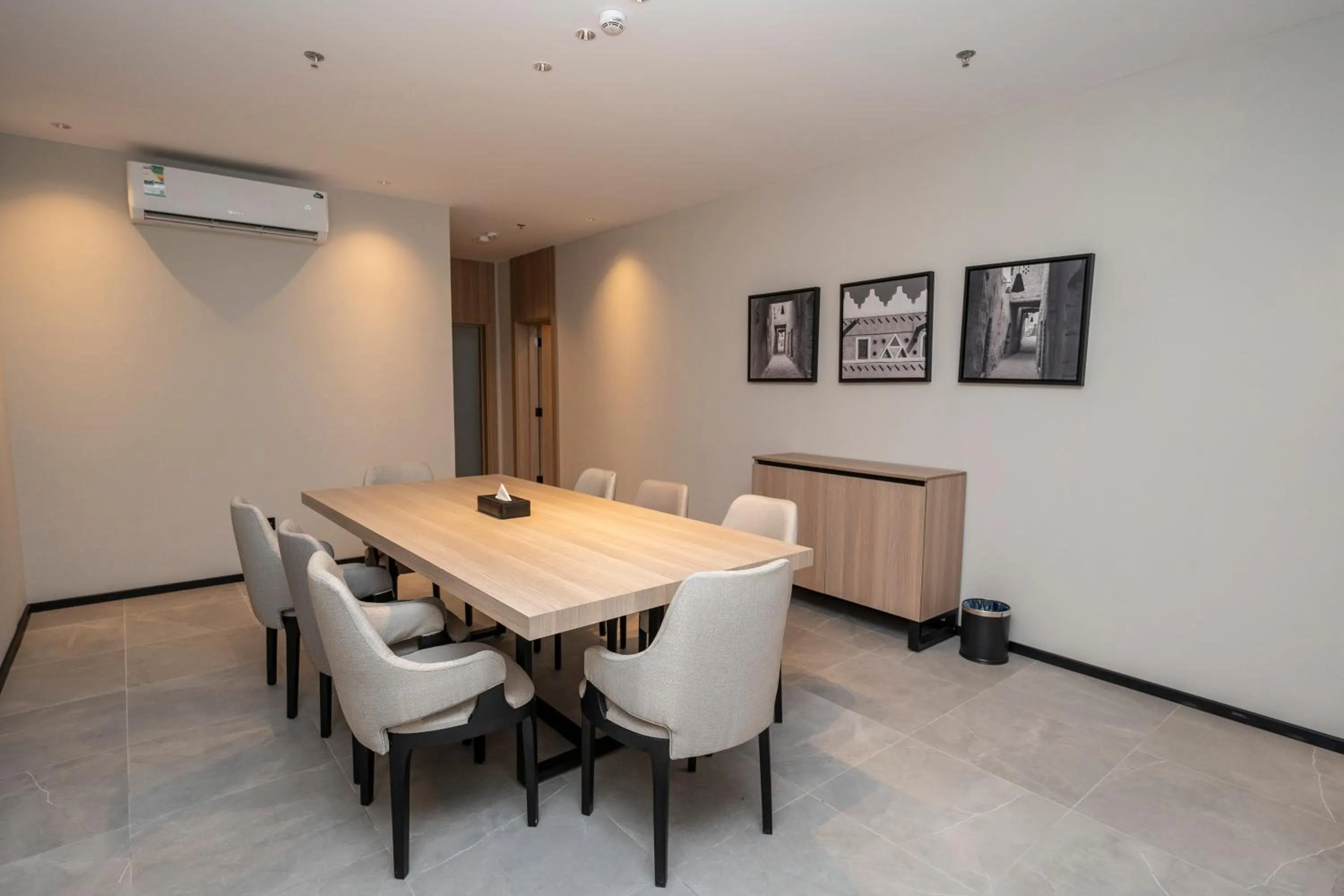 Dining area in Manazel Aldiafah serviced Apartments AlSulymaniyah