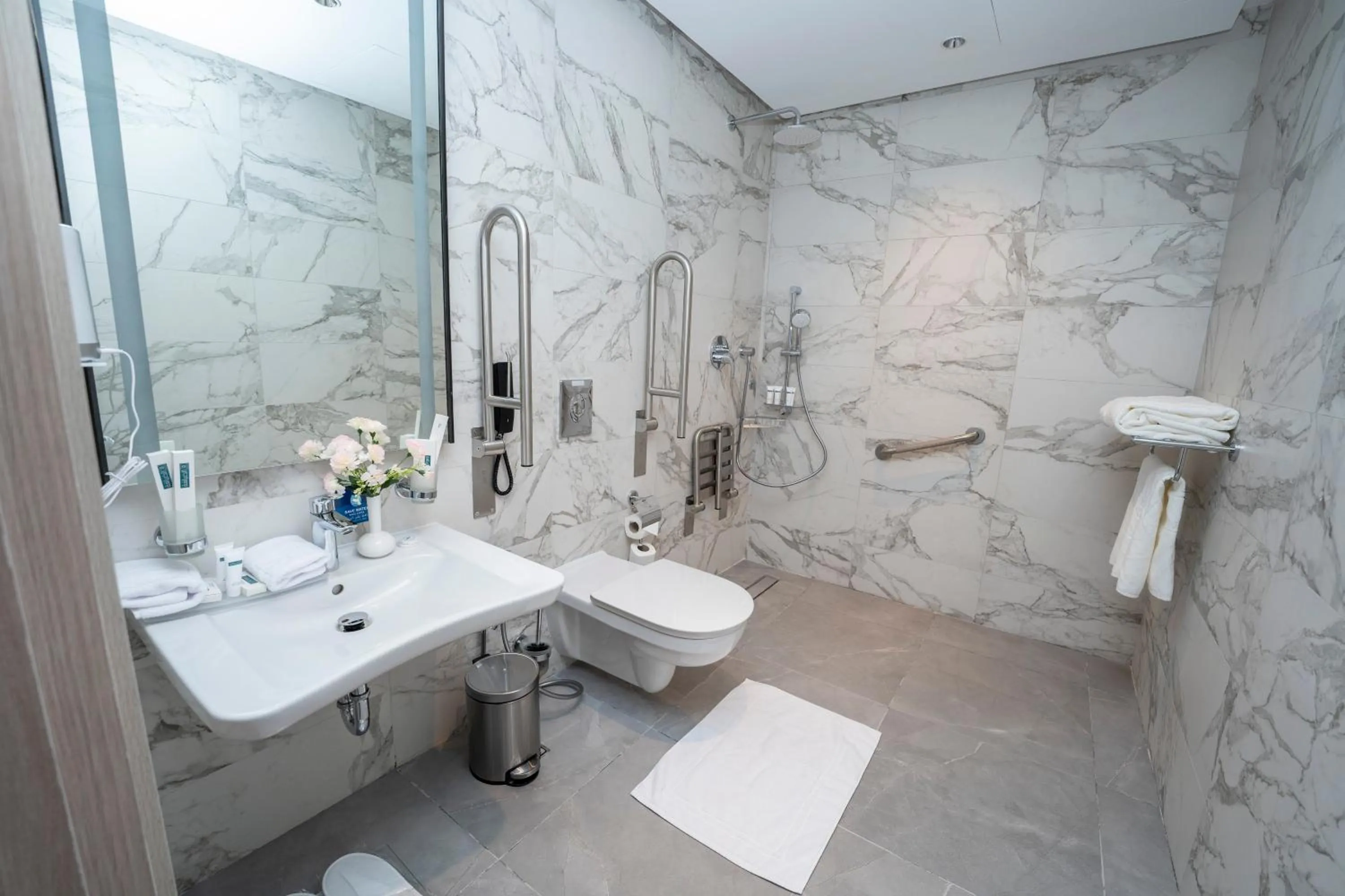 Toilet in Manazel Aldiafah serviced Apartments AlSulymaniyah