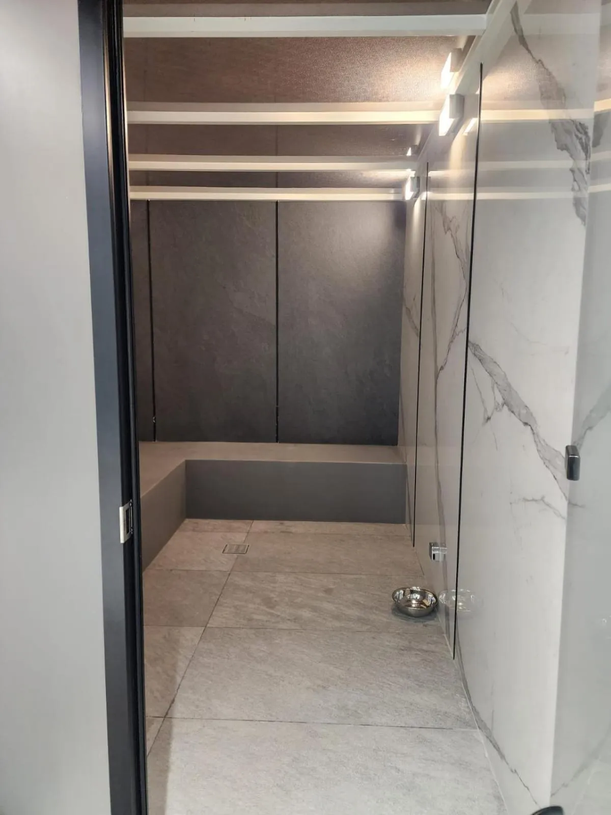 Steam room in Manazel Aldiafah serviced Apartments AlSulymaniyah