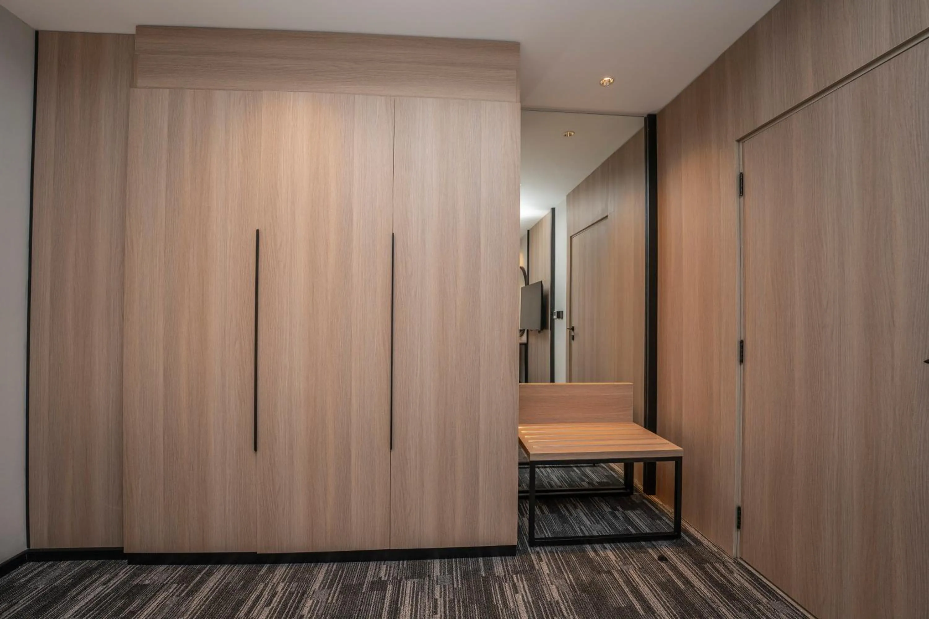 wardrobe in Manazel Aldiafah serviced Apartments AlSulymaniyah