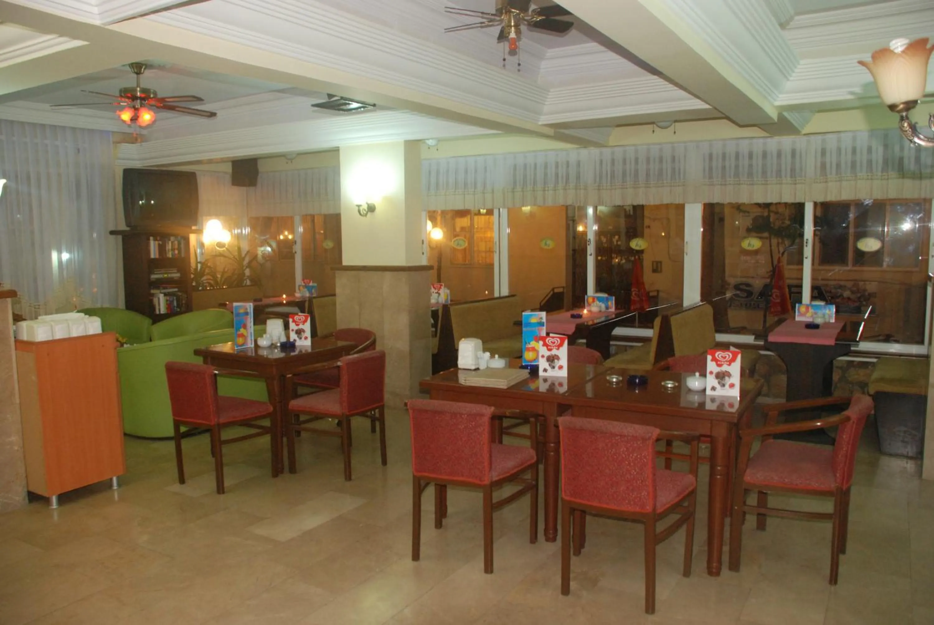 Communal lounge/ TV room in Sunway Hotel