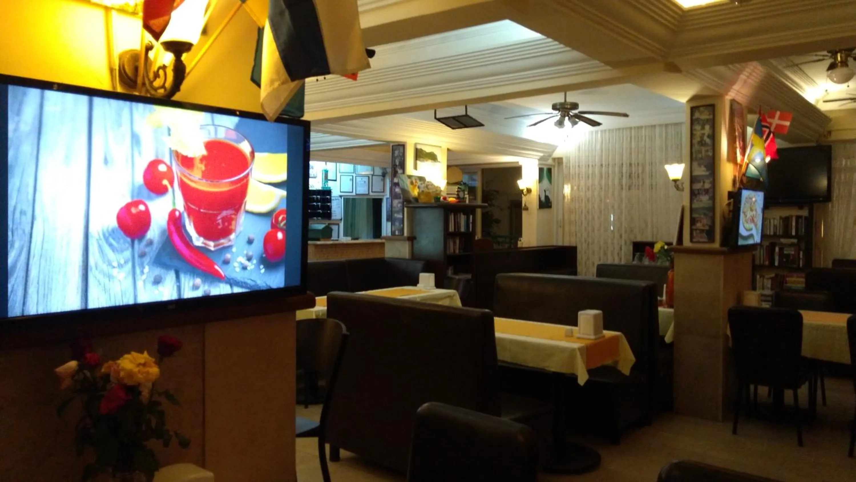 Communal lounge/ TV room in Sunway Hotel