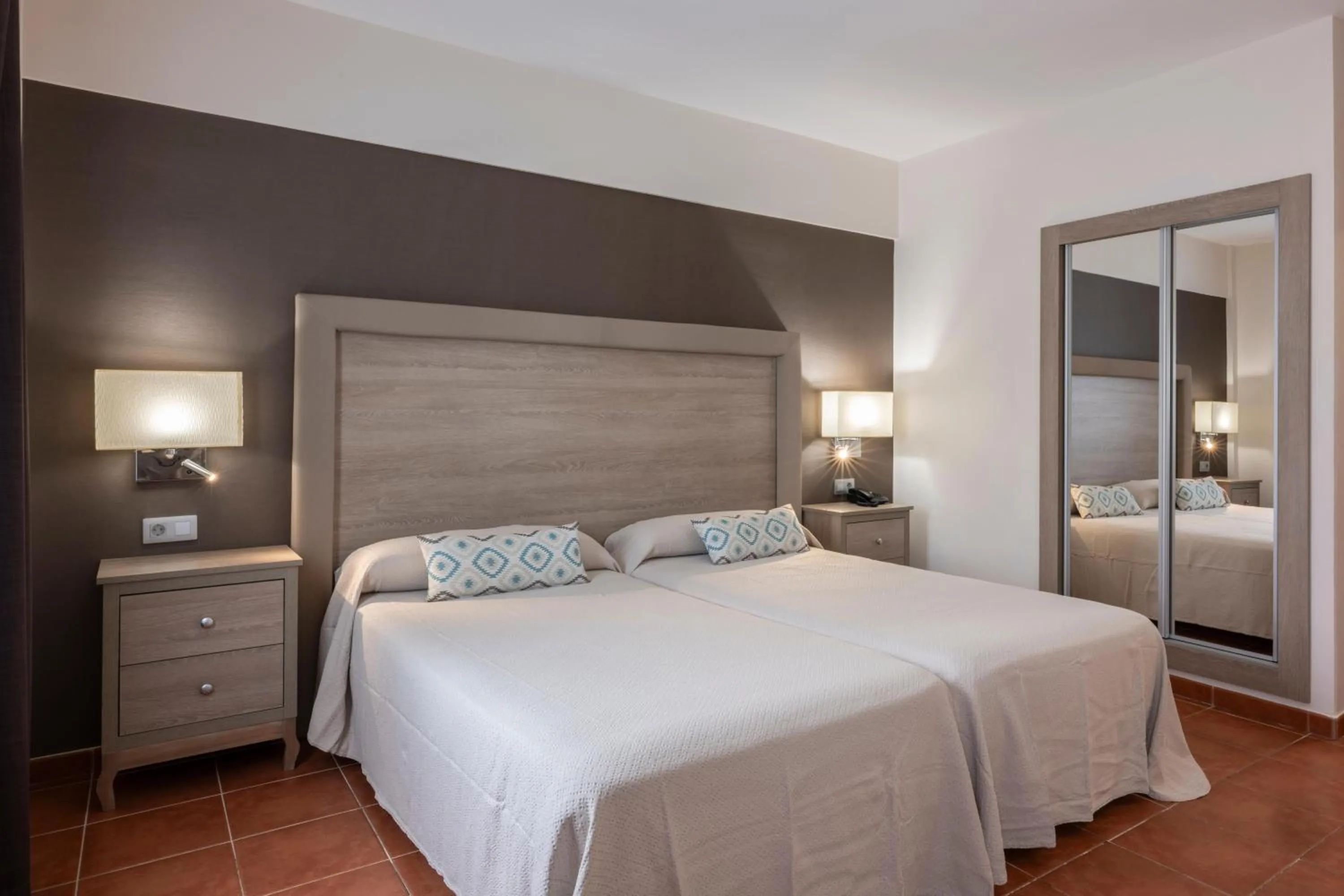 Photo of the whole room, Bed in GF Isabel