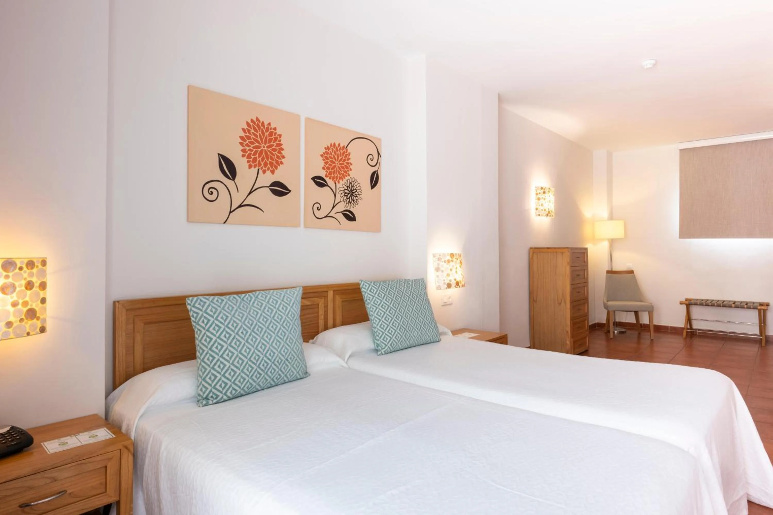 Photo of the whole room, Bed in GF Isabel