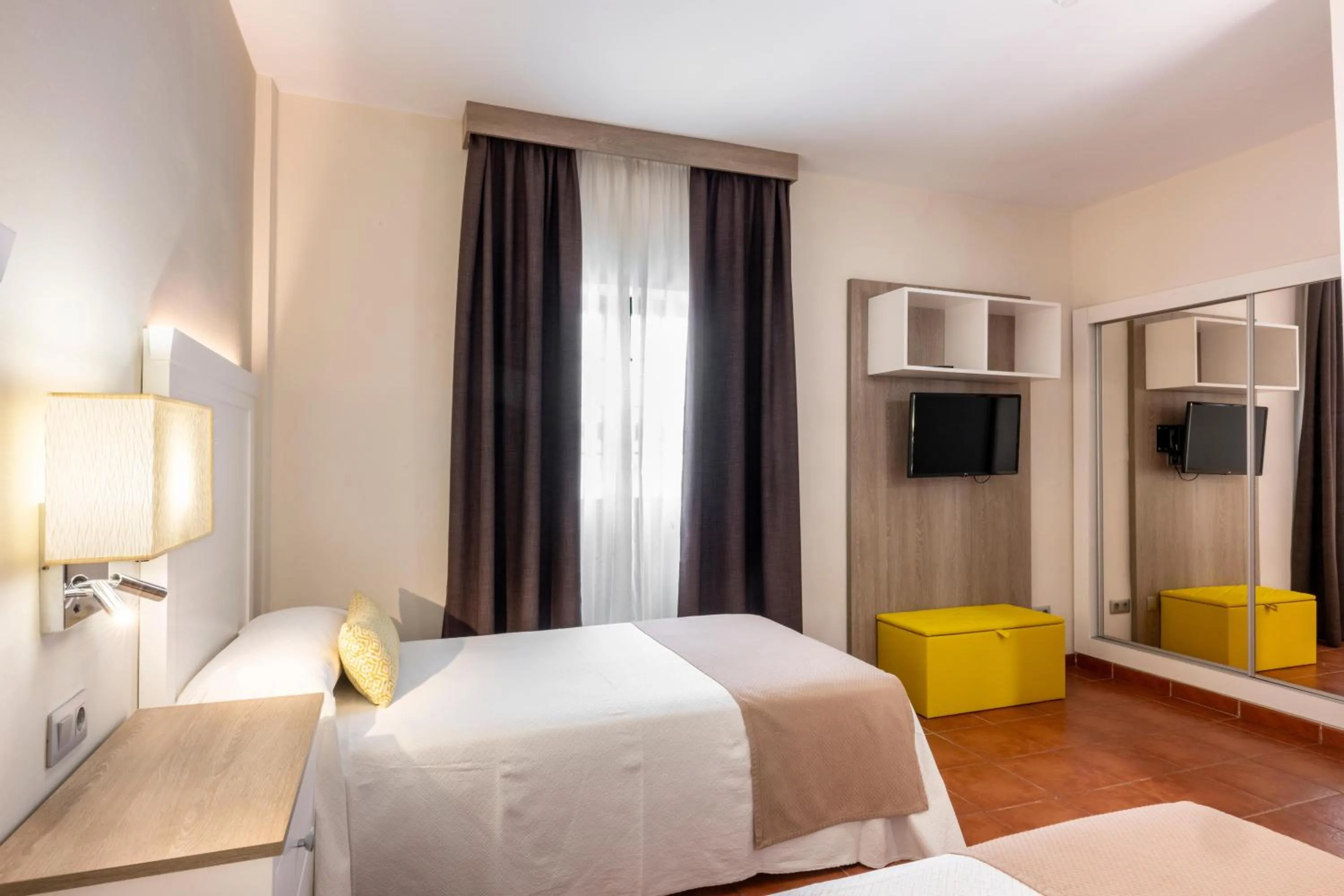 Photo of the whole room, Bed in GF Isabel