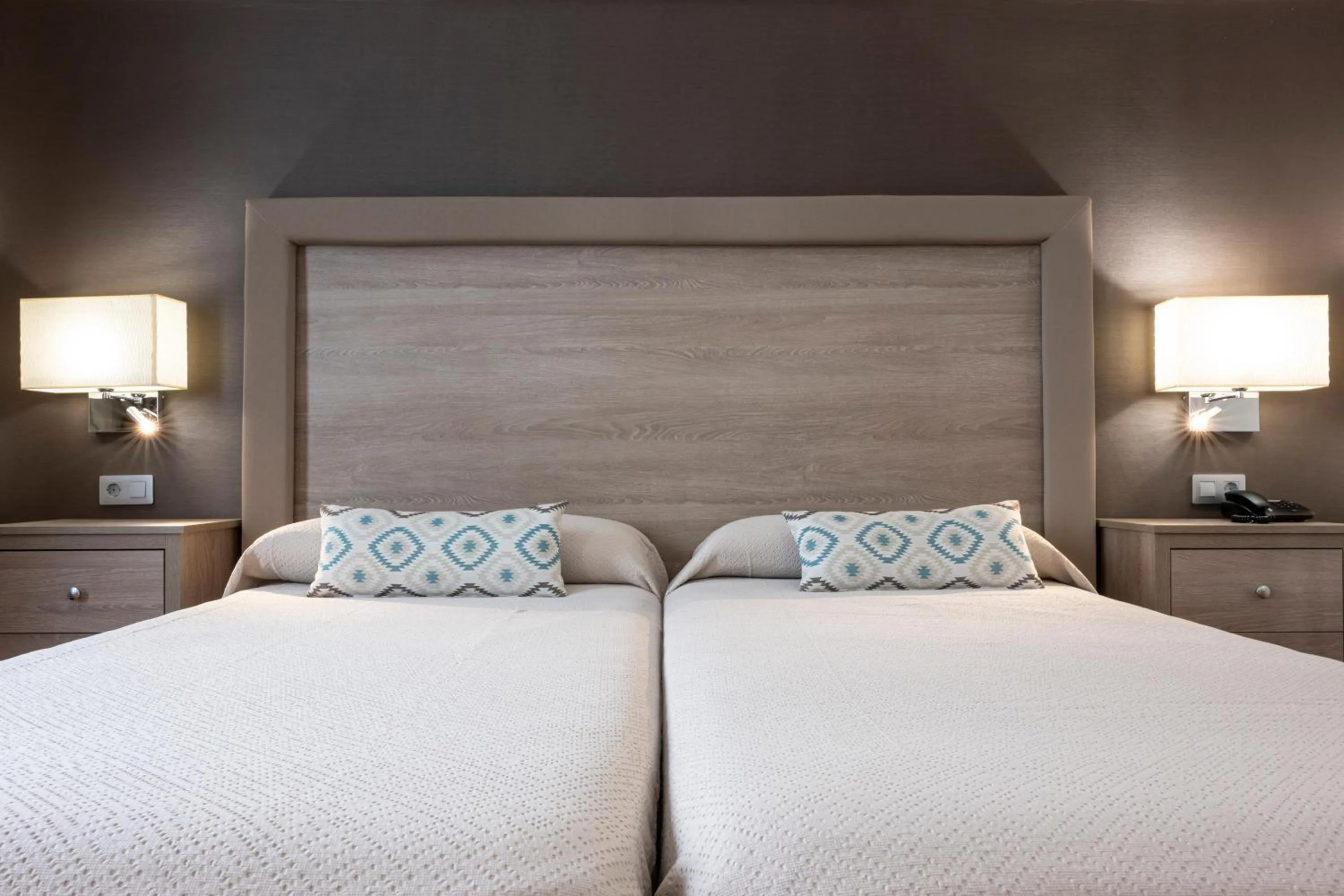 Photo of the whole room, Bed in GF Isabel