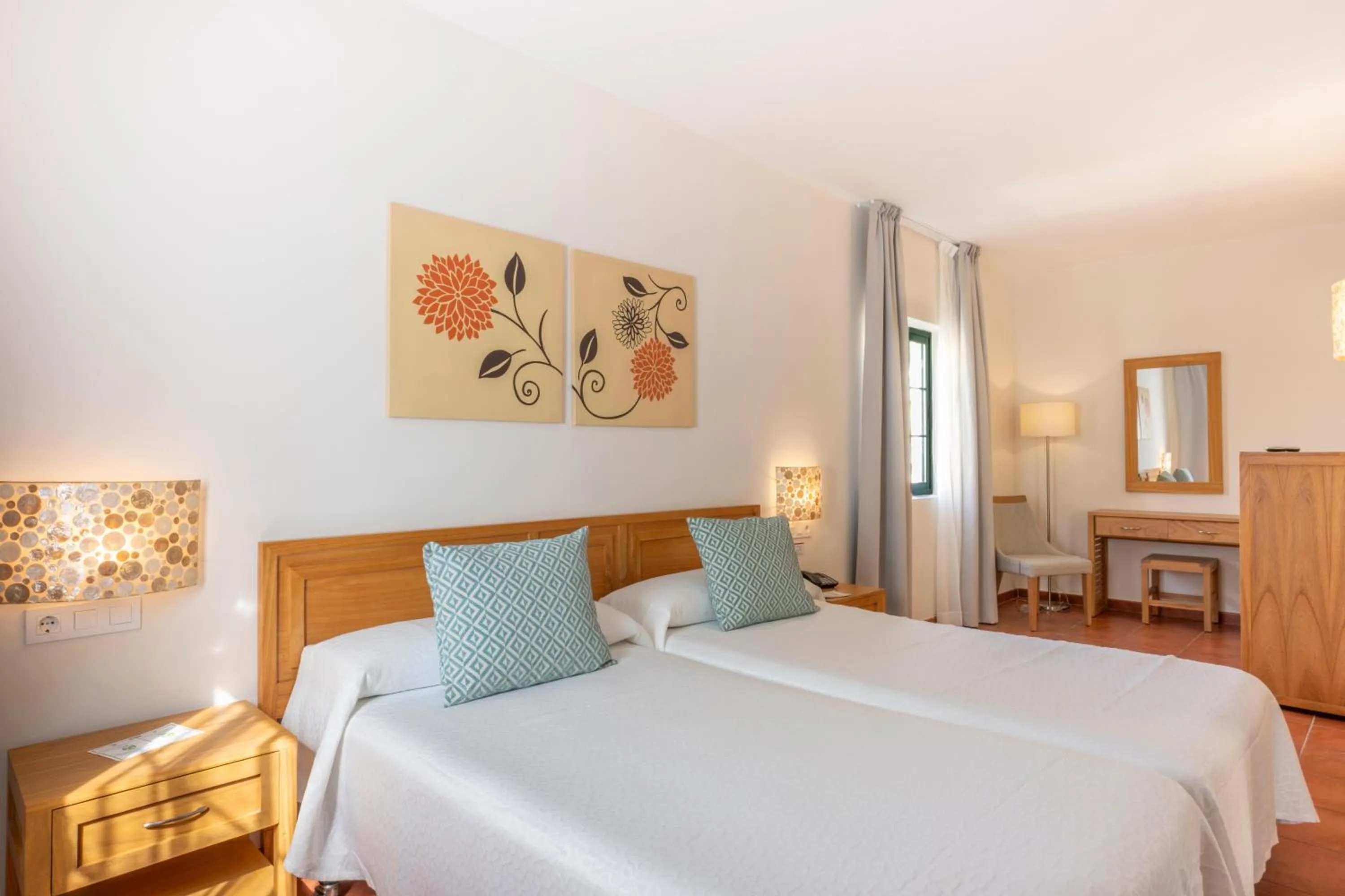 Photo of the whole room, Bed in GF Isabel