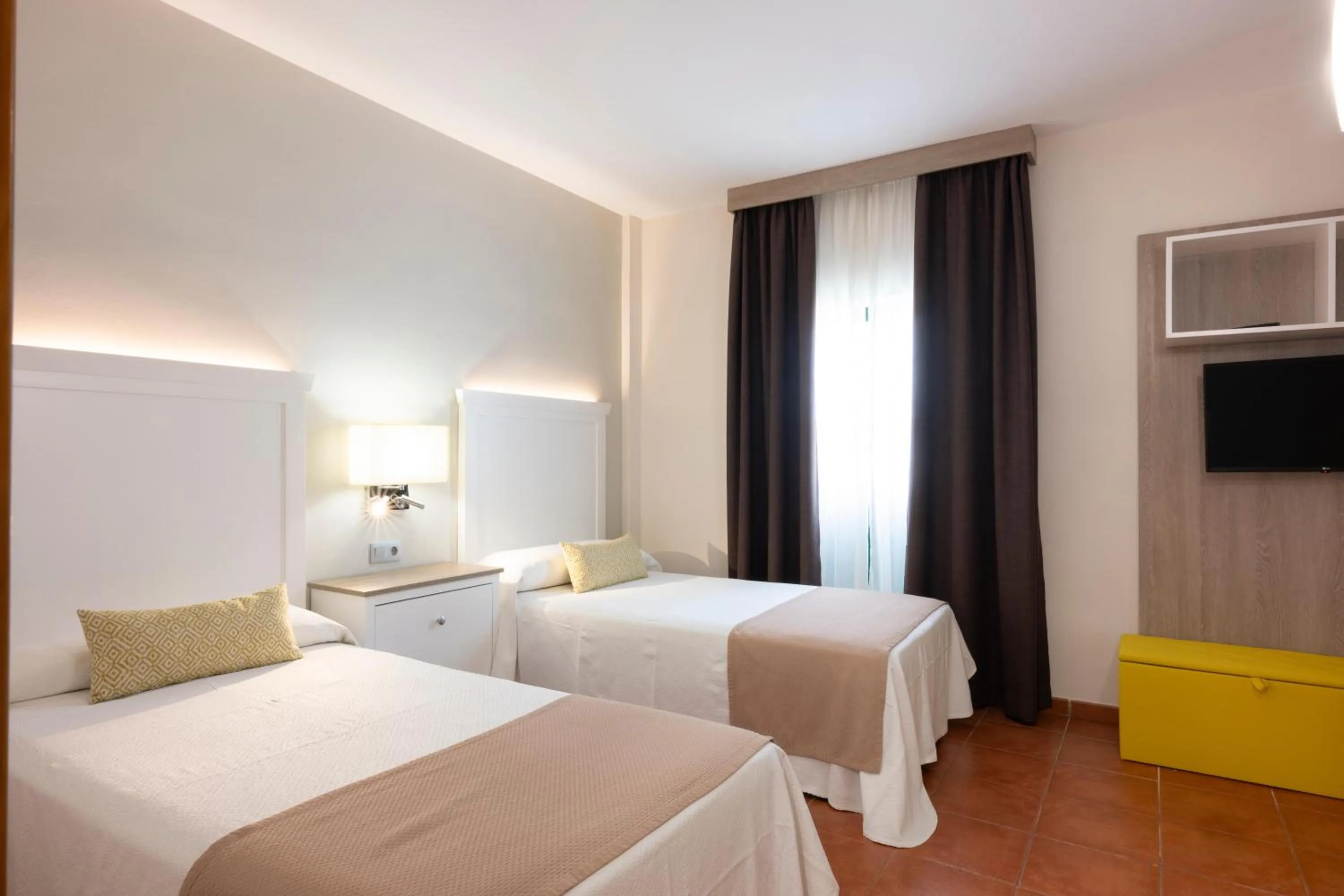 Photo of the whole room, Bed in GF Isabel